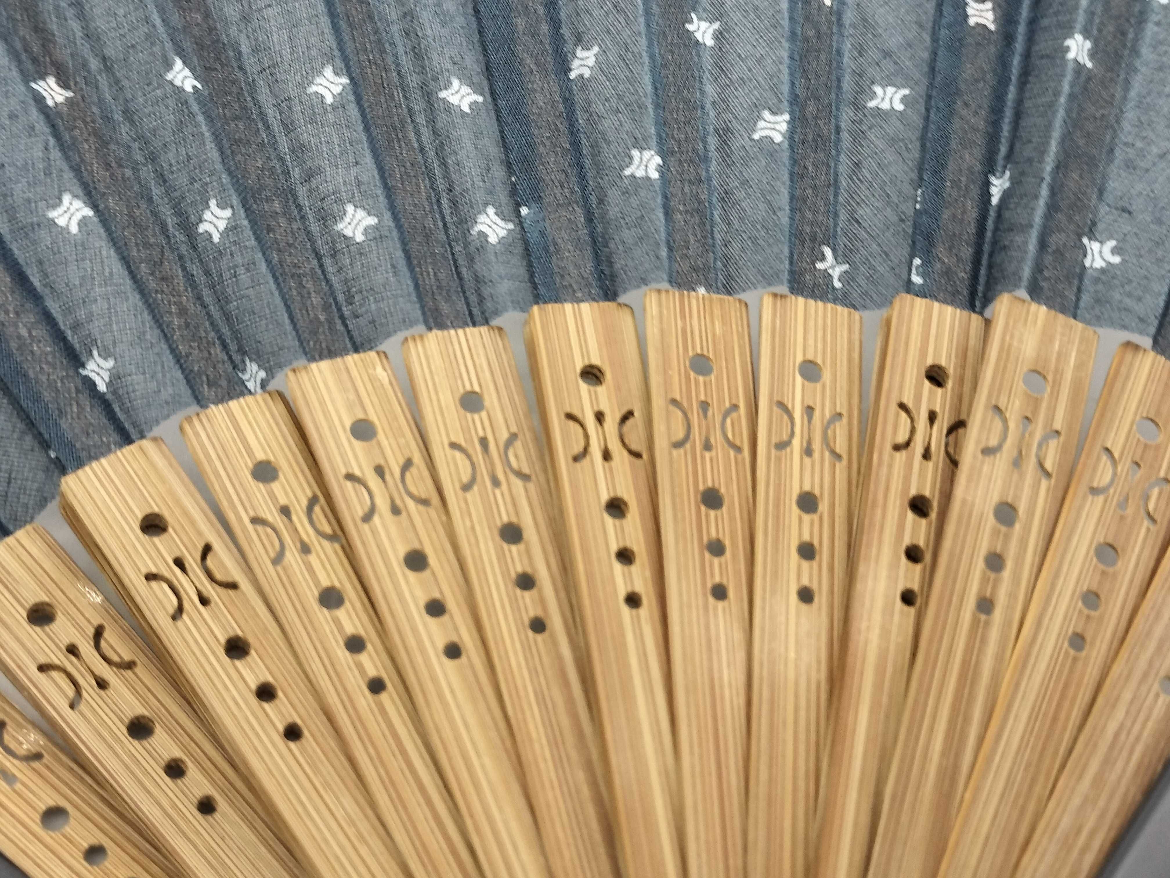 fan with box and other accessories — view 4