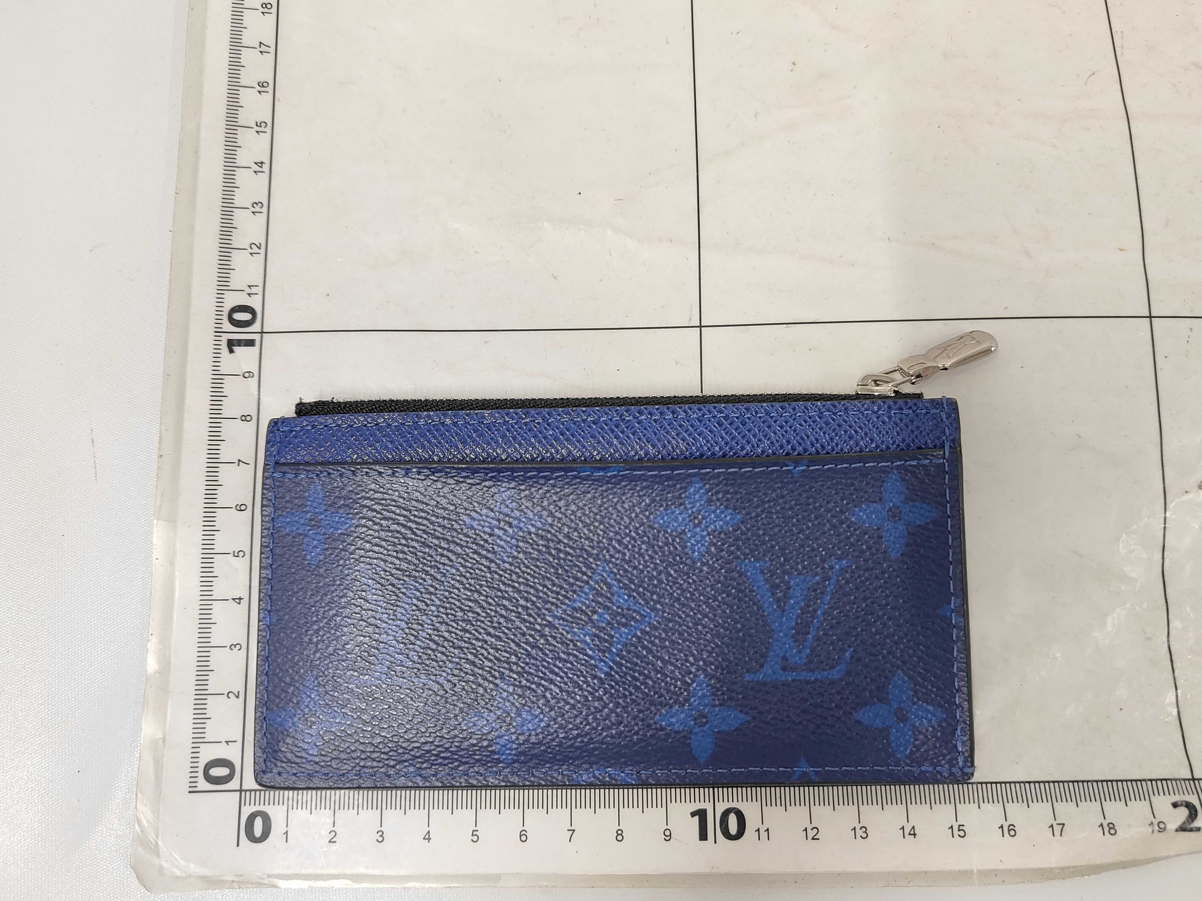 M30270 Taigarama Fragment Case Card Case — view 2