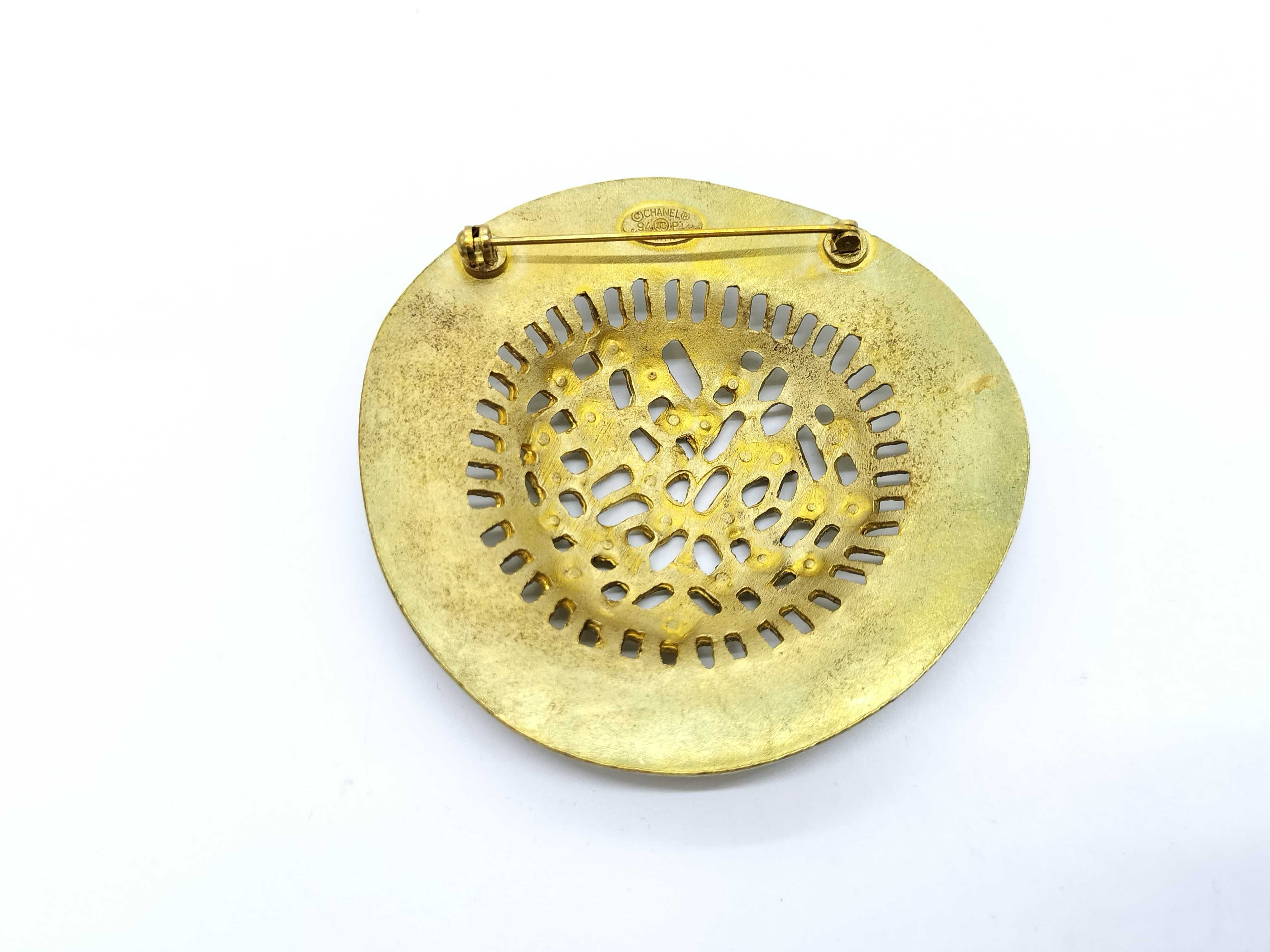 Straw Hat Brooch 94P Gold Brooch — view 2