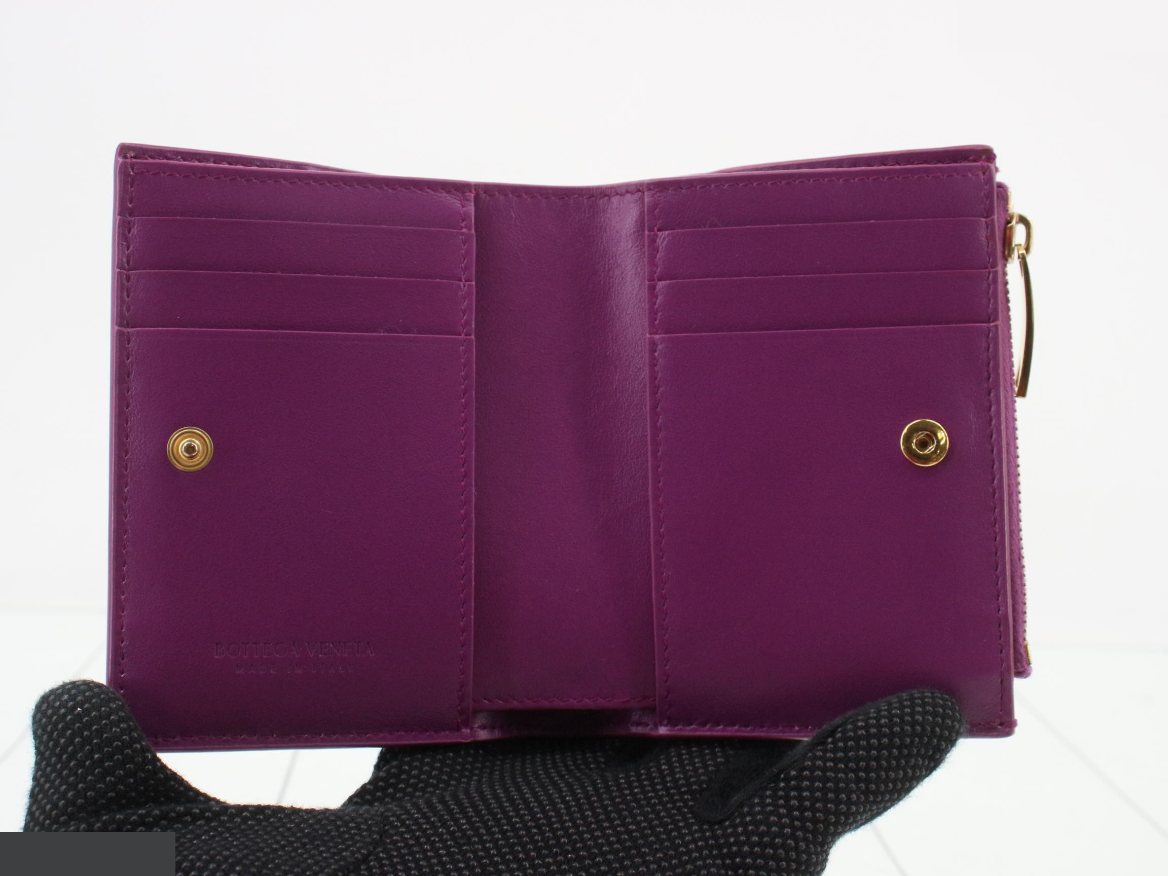 Cassette Crocodile Embossed Intrecciato (Bag) / Wallet — view 4