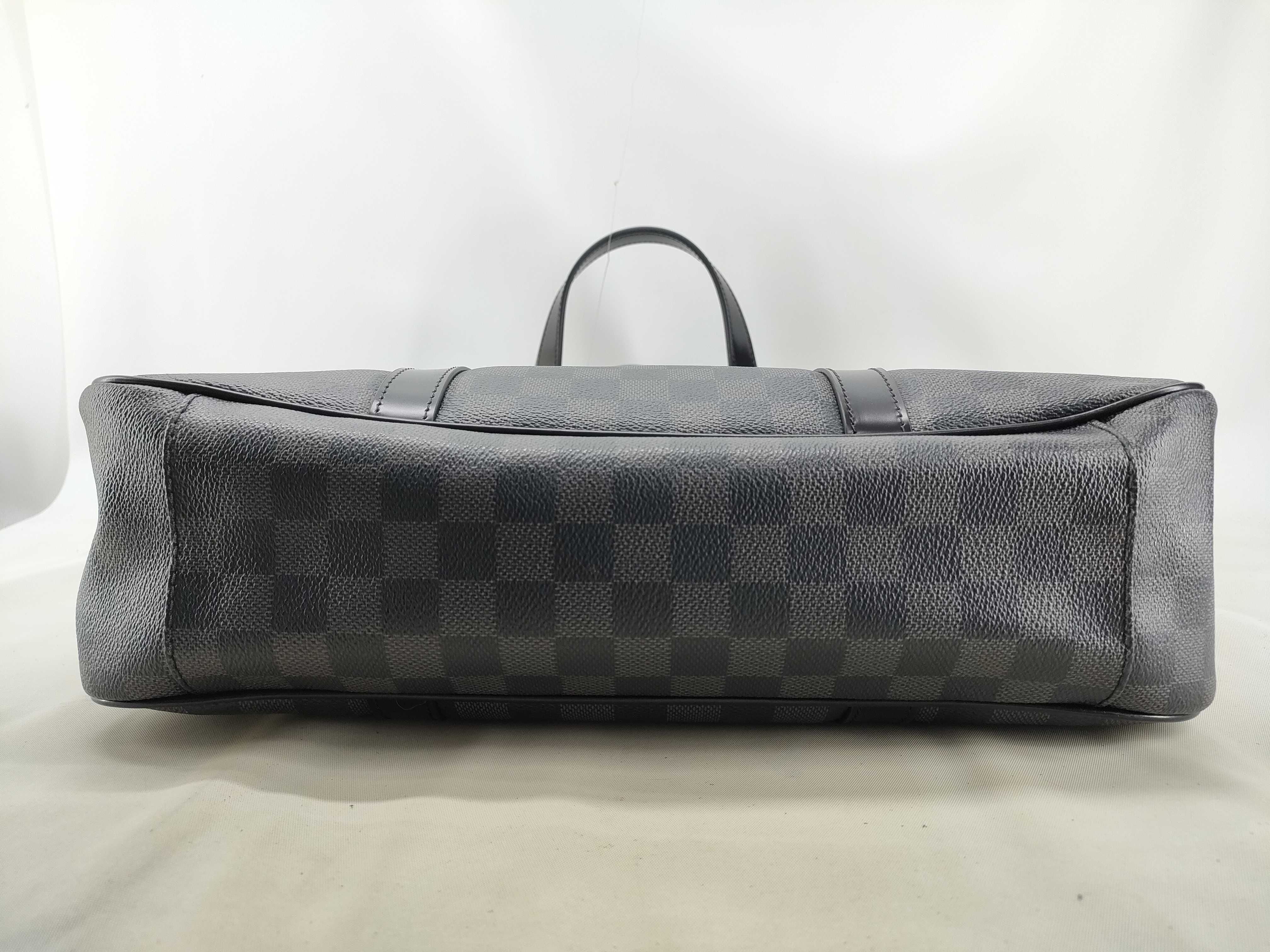 Damier Graphite Tadao N51192 (Strapless Business Bag) — view 3