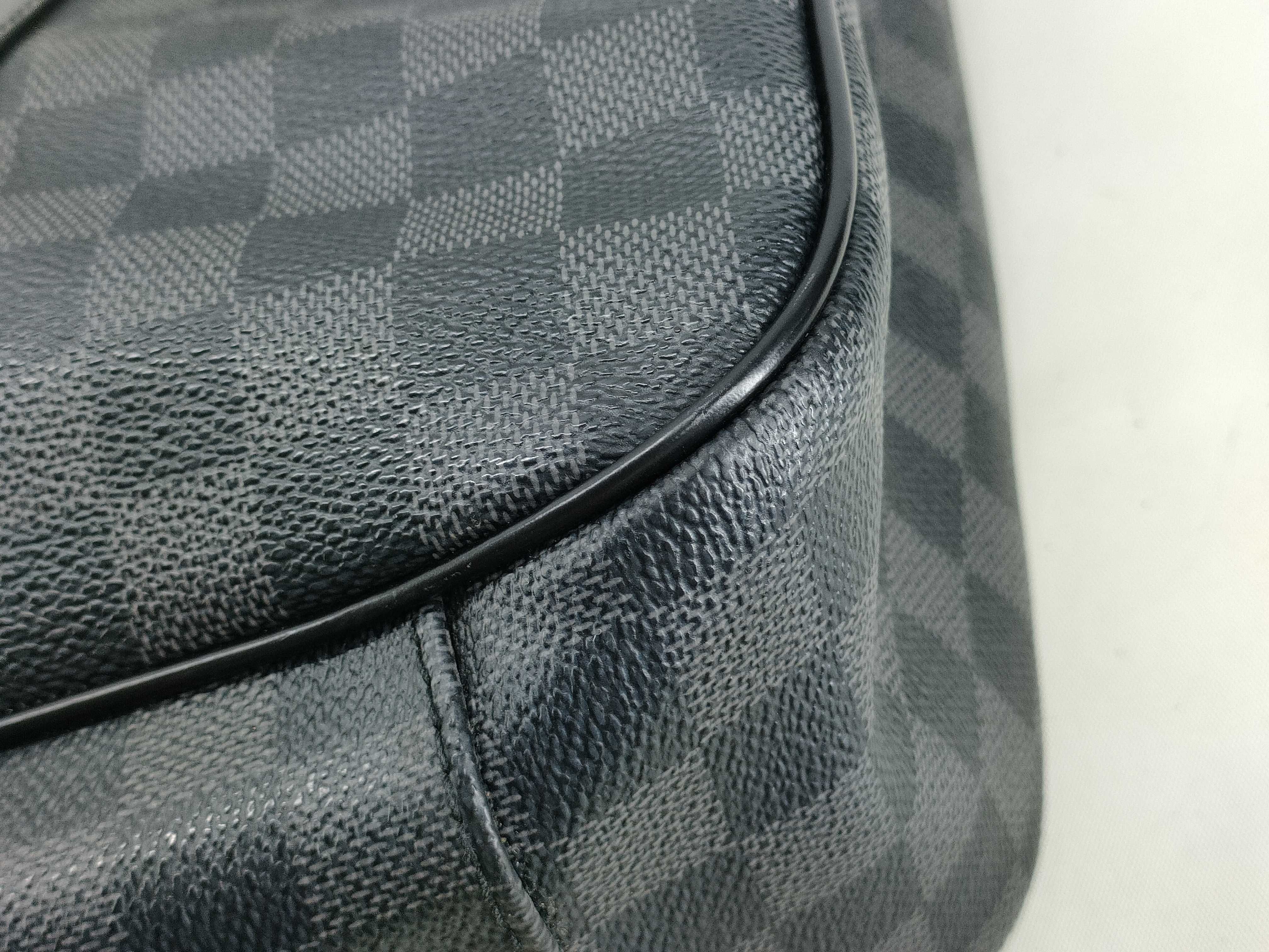 Damier Graphite Tadao N51192 (Strapless Business Bag) — view 4
