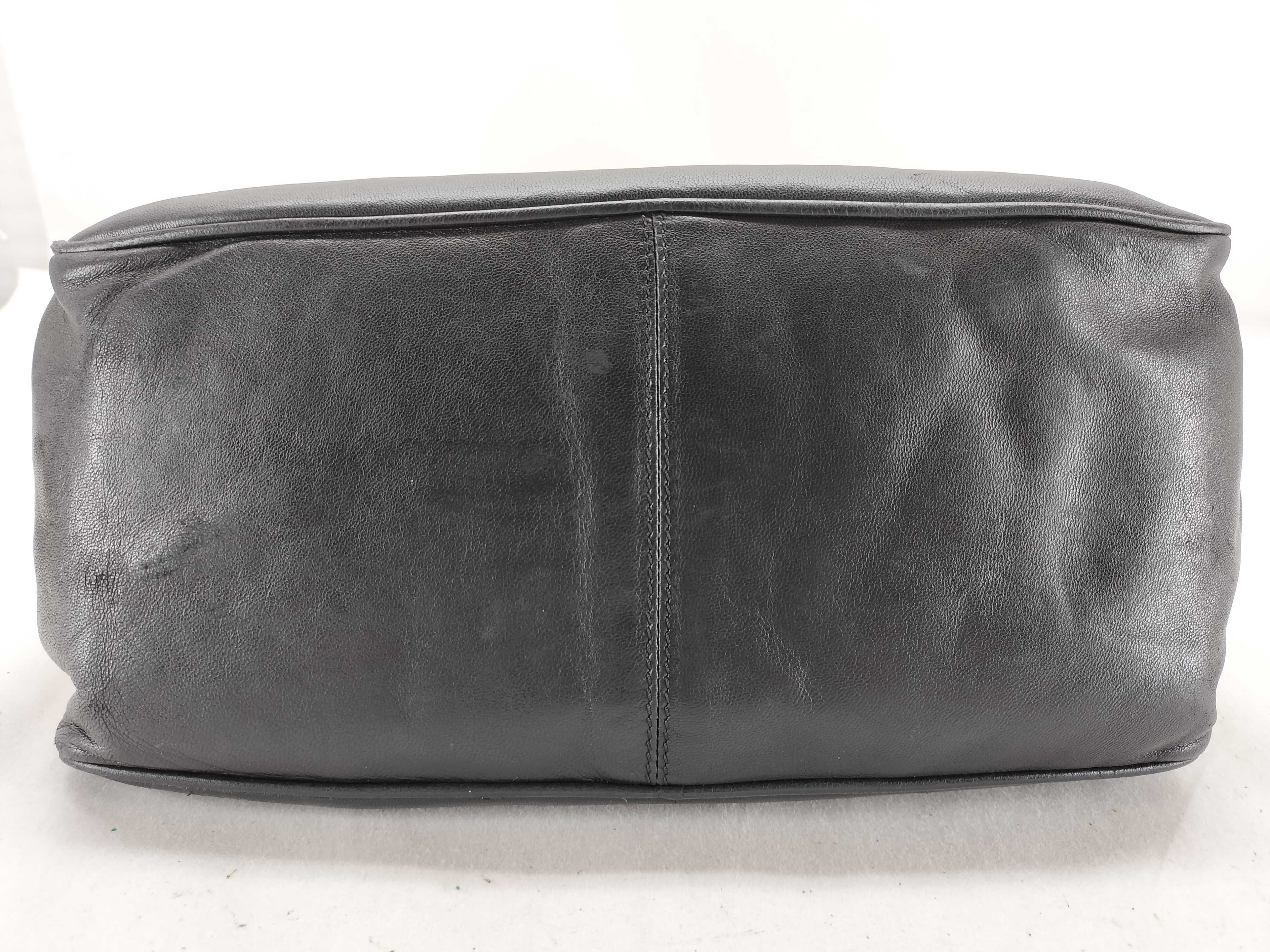 shoulder bag, Anagram design, leather, black. — view 7