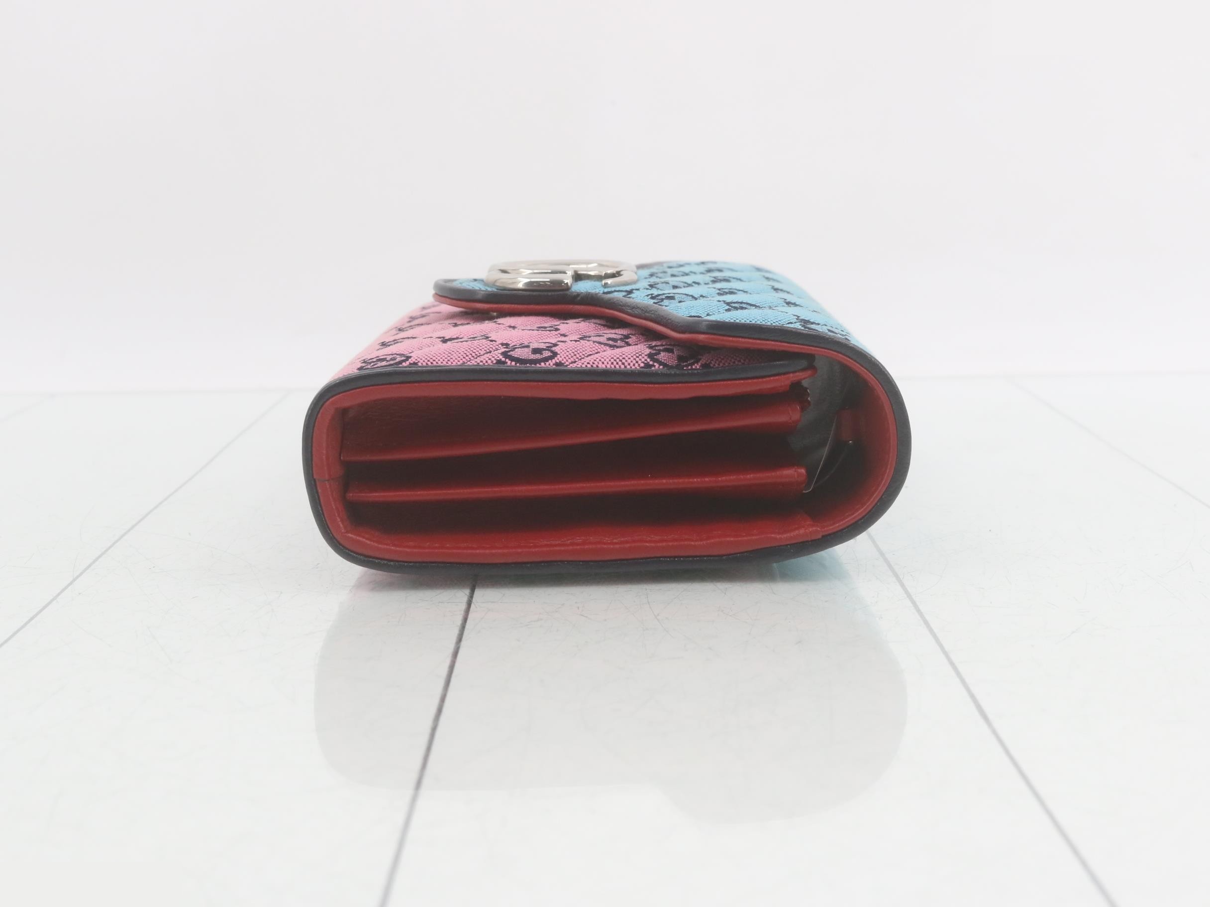 GG Canvas GG Marmont Chain Shoulder Bag — view 3