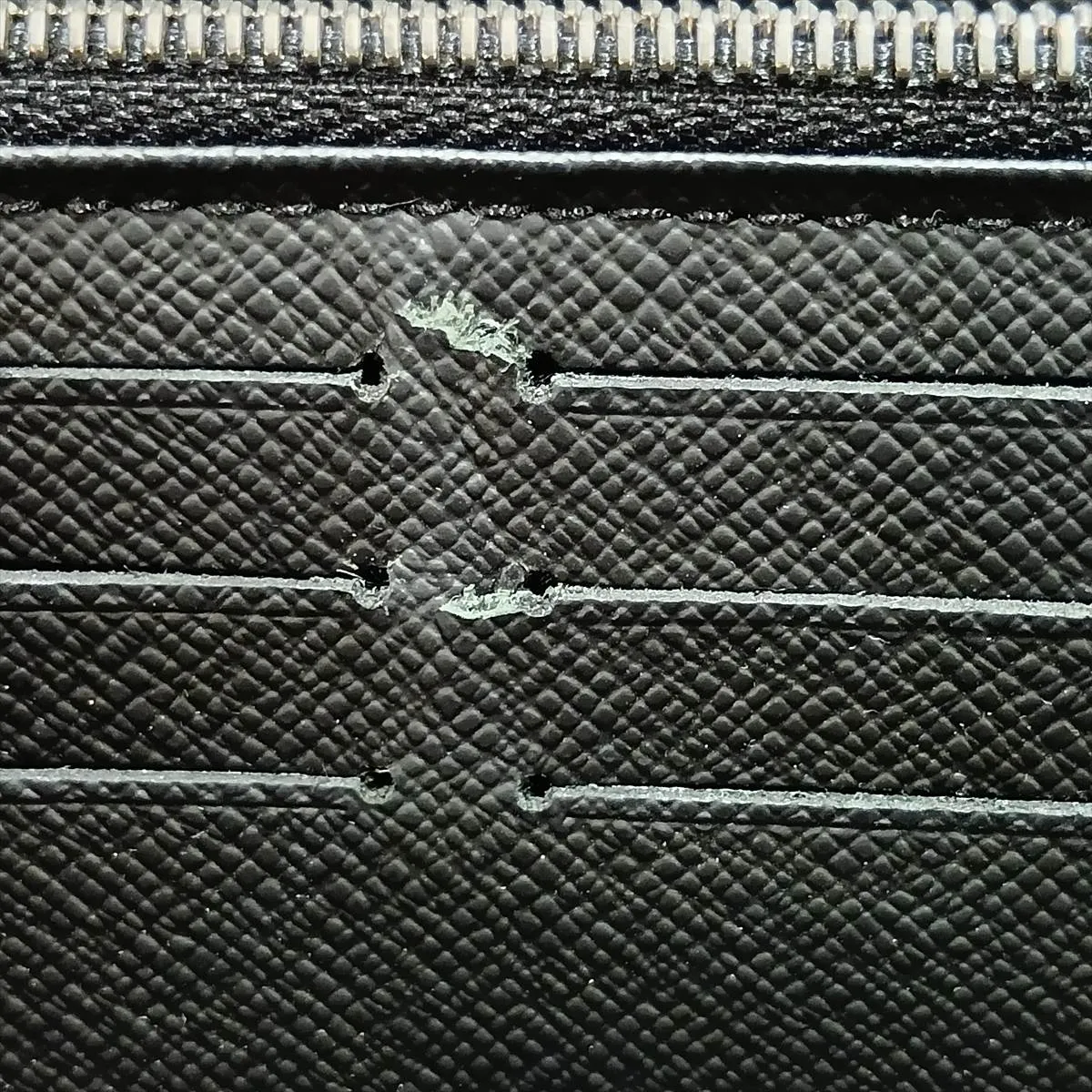 Taiga Zippy Dragonne M69409 CA4240 Black Round Zip Wallet — view 12