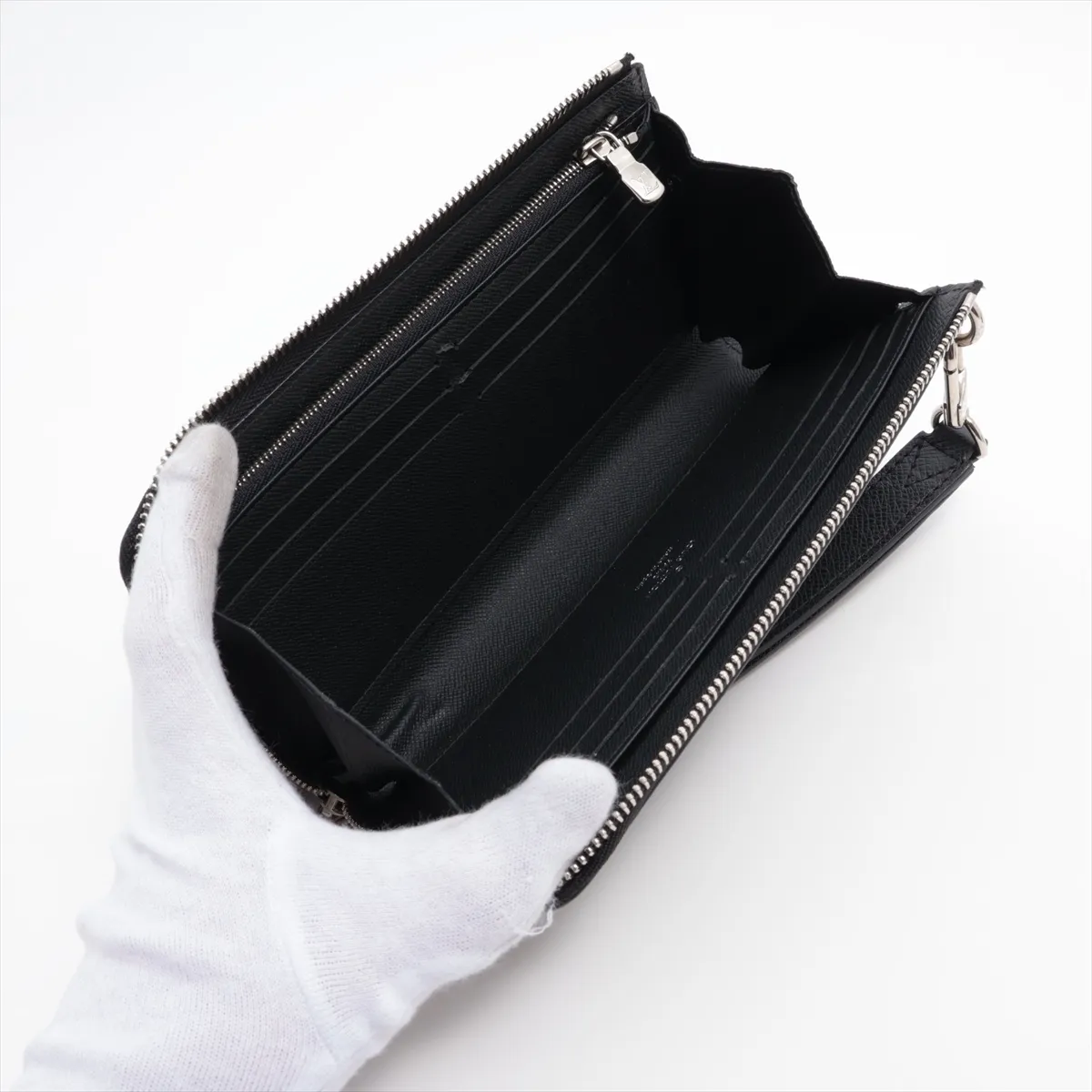 Taiga Zippy Dragonne M69409 CA4240 Black Round Zip Wallet — view 3