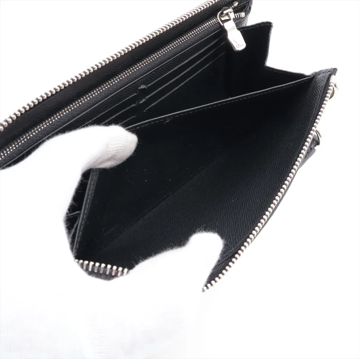 Taiga Zippy Dragonne M69409 CA4240 Black Round Zip Wallet — view 4