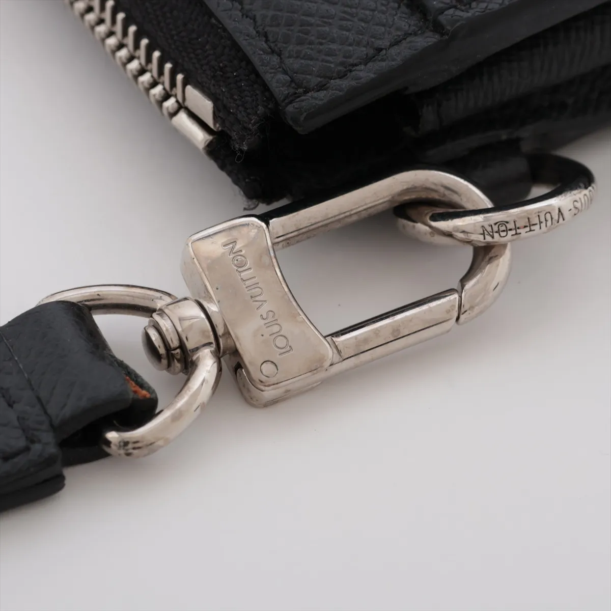 Taiga Zippy Dragonne M69409 CA4240 Black Round Zip Wallet — view 10