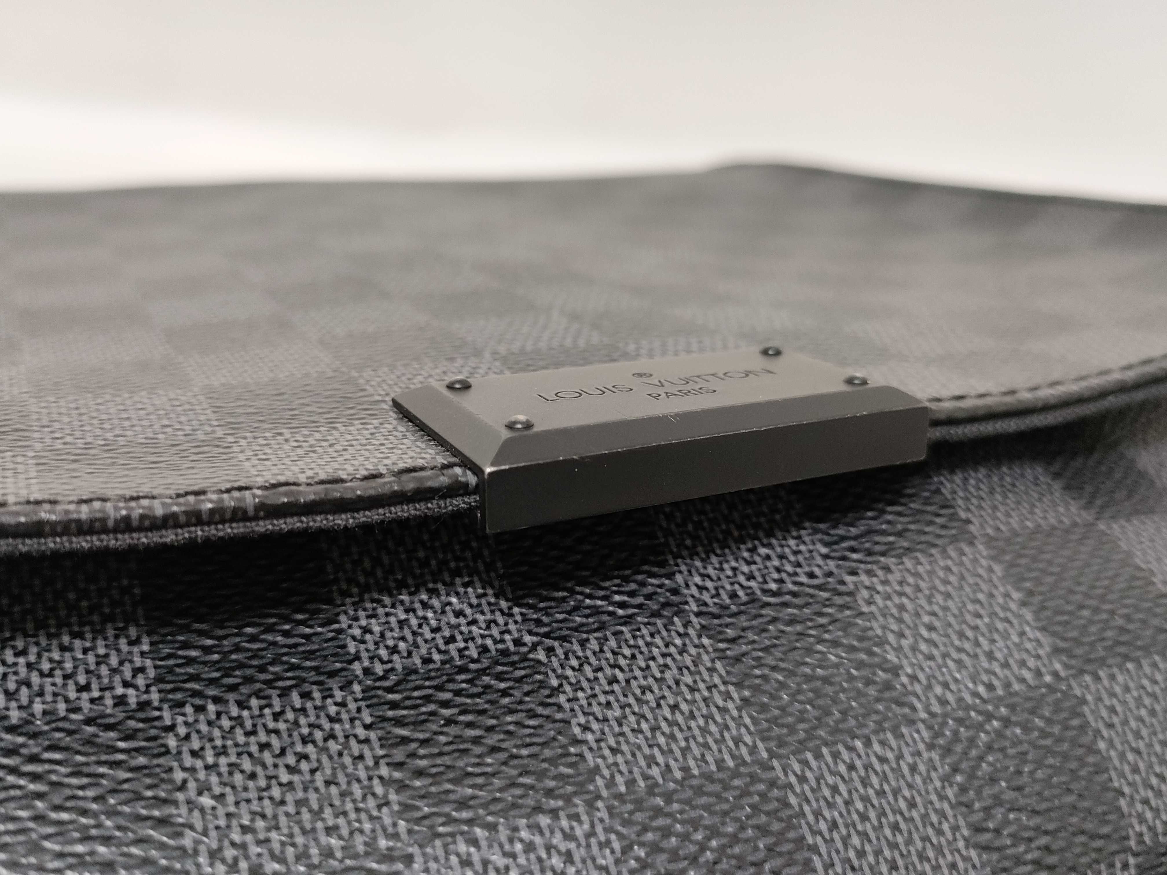 Damier Graphite N41260 Damier Graphite District PM Shoulder Bag — view 15