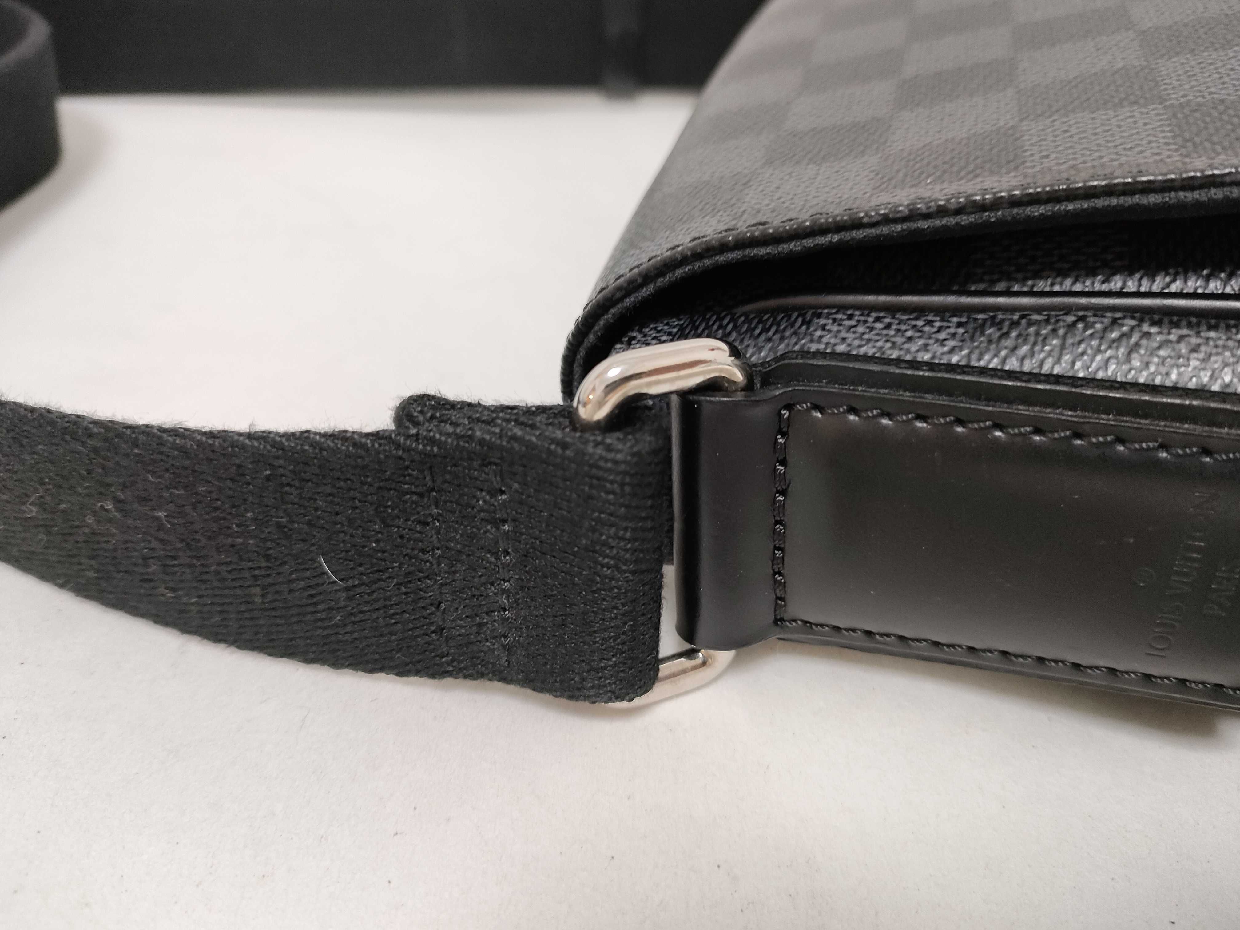 Damier Graphite N41260 Damier Graphite District PM Shoulder Bag — view 5