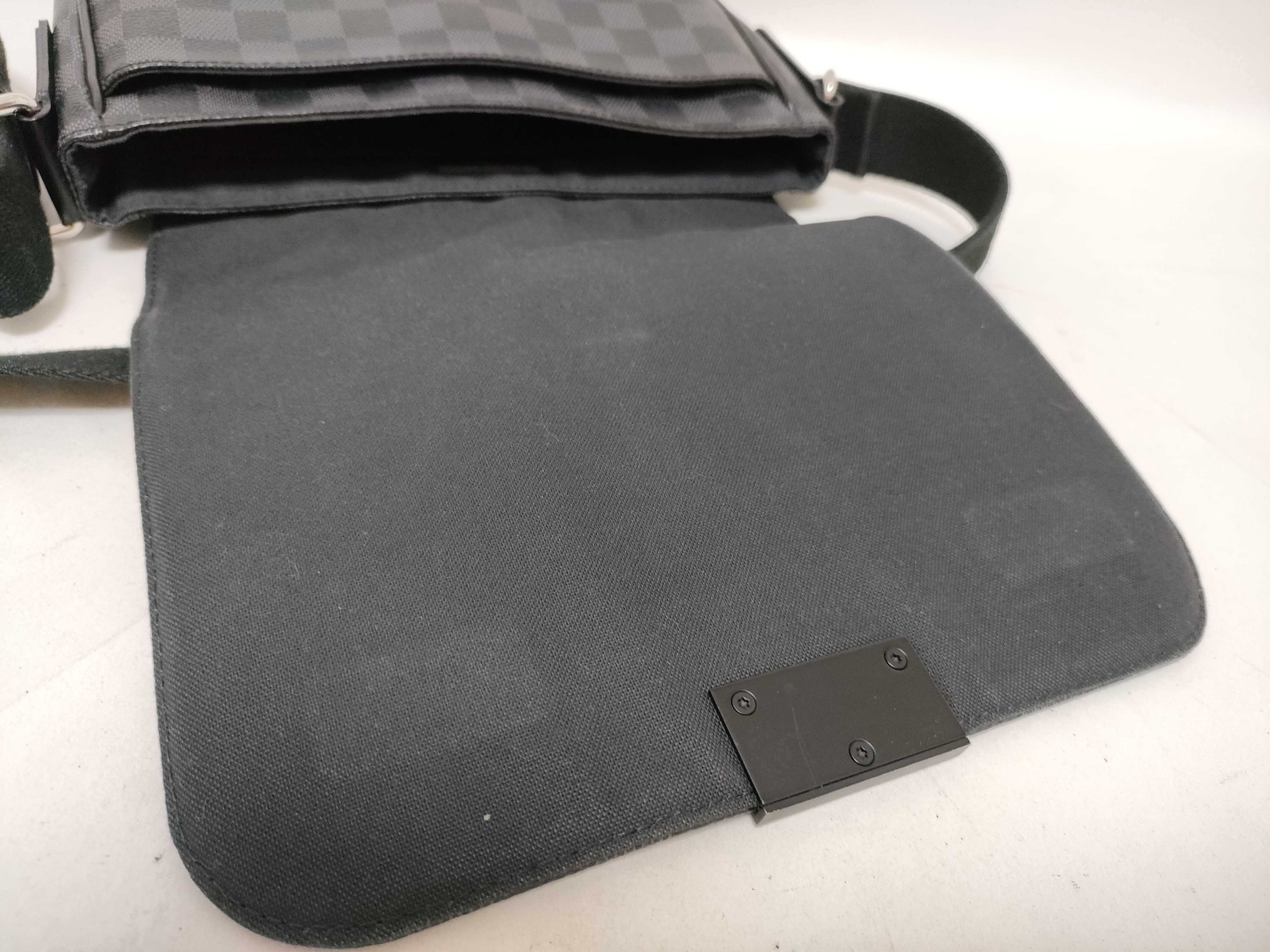 Damier Graphite N41260 Damier Graphite District PM Shoulder Bag — view 8