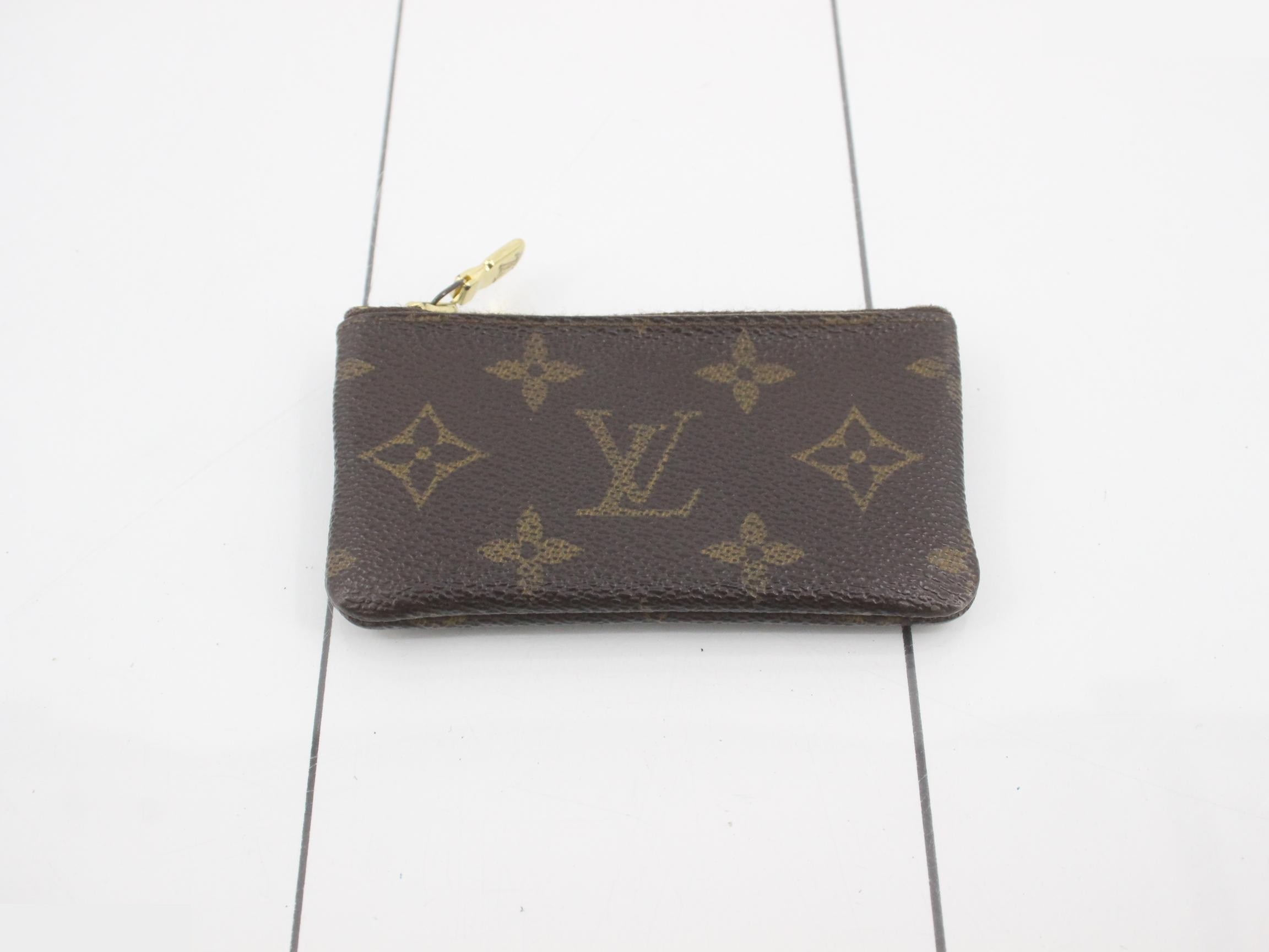 BULK SALE - 3-piece set: Coin case, bi-fold wallet, monogram — view 3