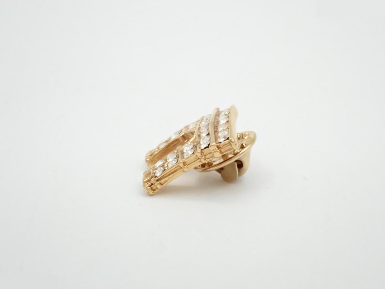 Pin badge — view 3