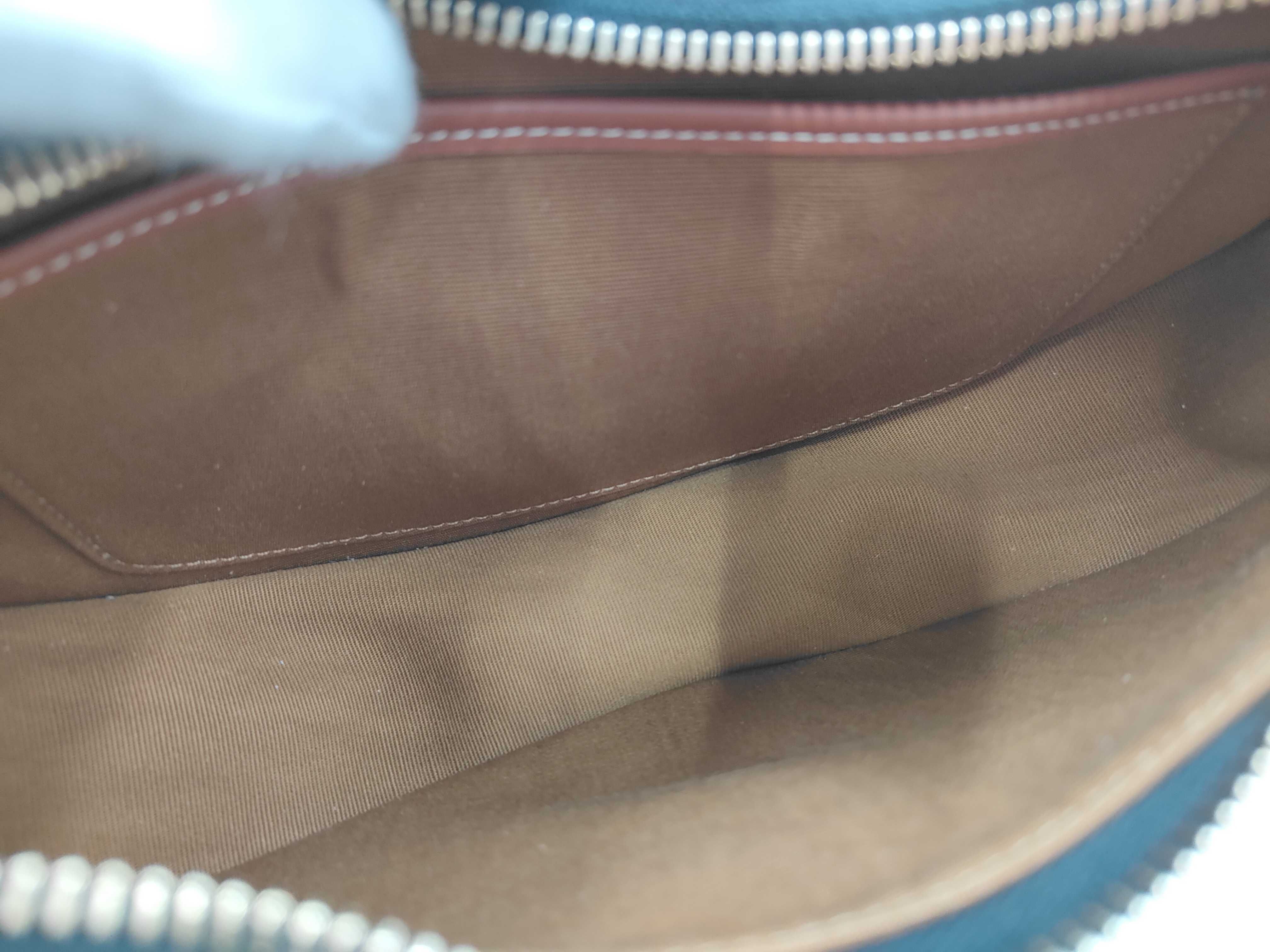 AVA Triomphe Medium Shoulder Bag — view 9