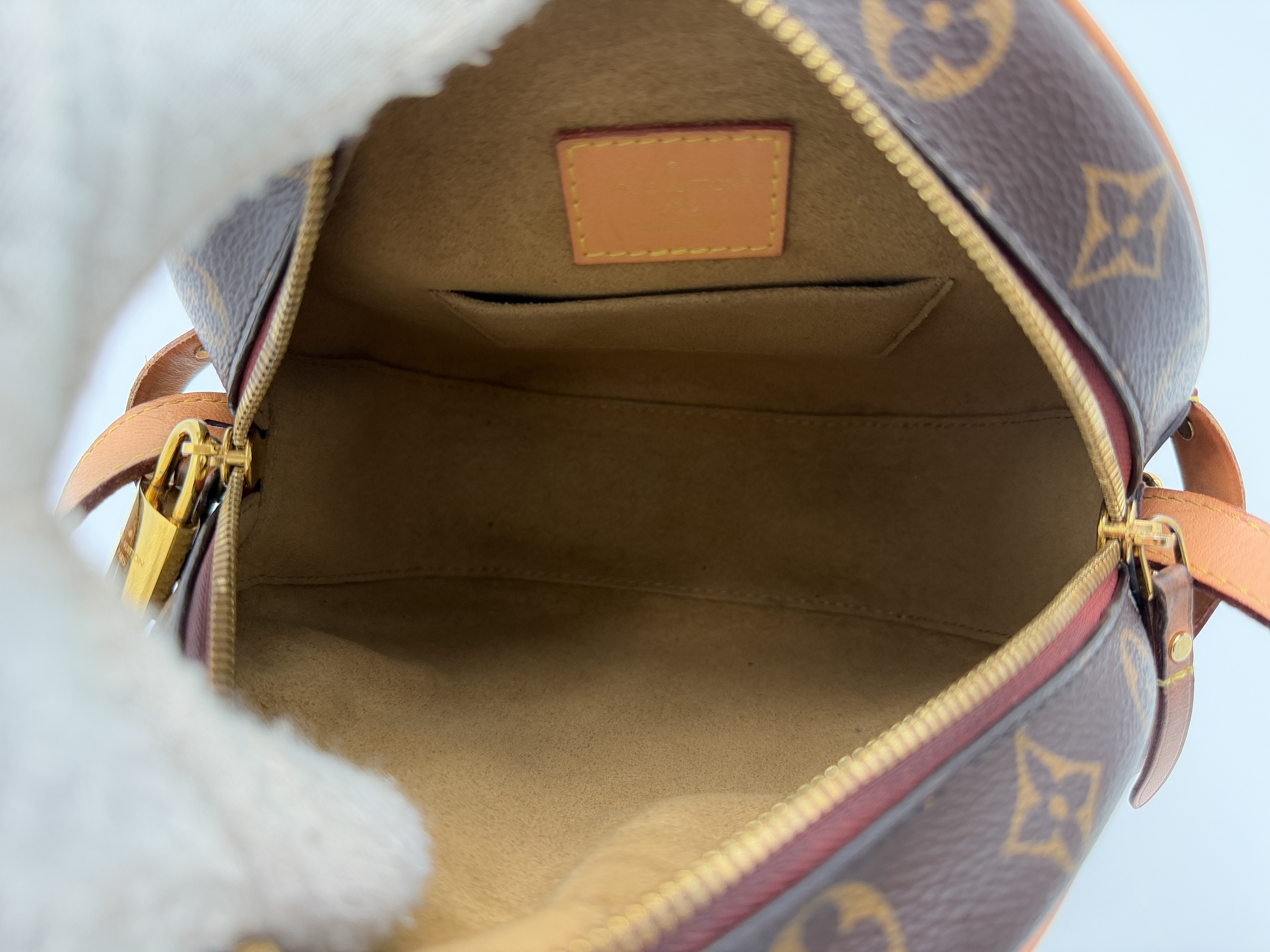Monogram M45647 Boite Chapeau Spool MM PL3199 Shoulder Bag — view 11