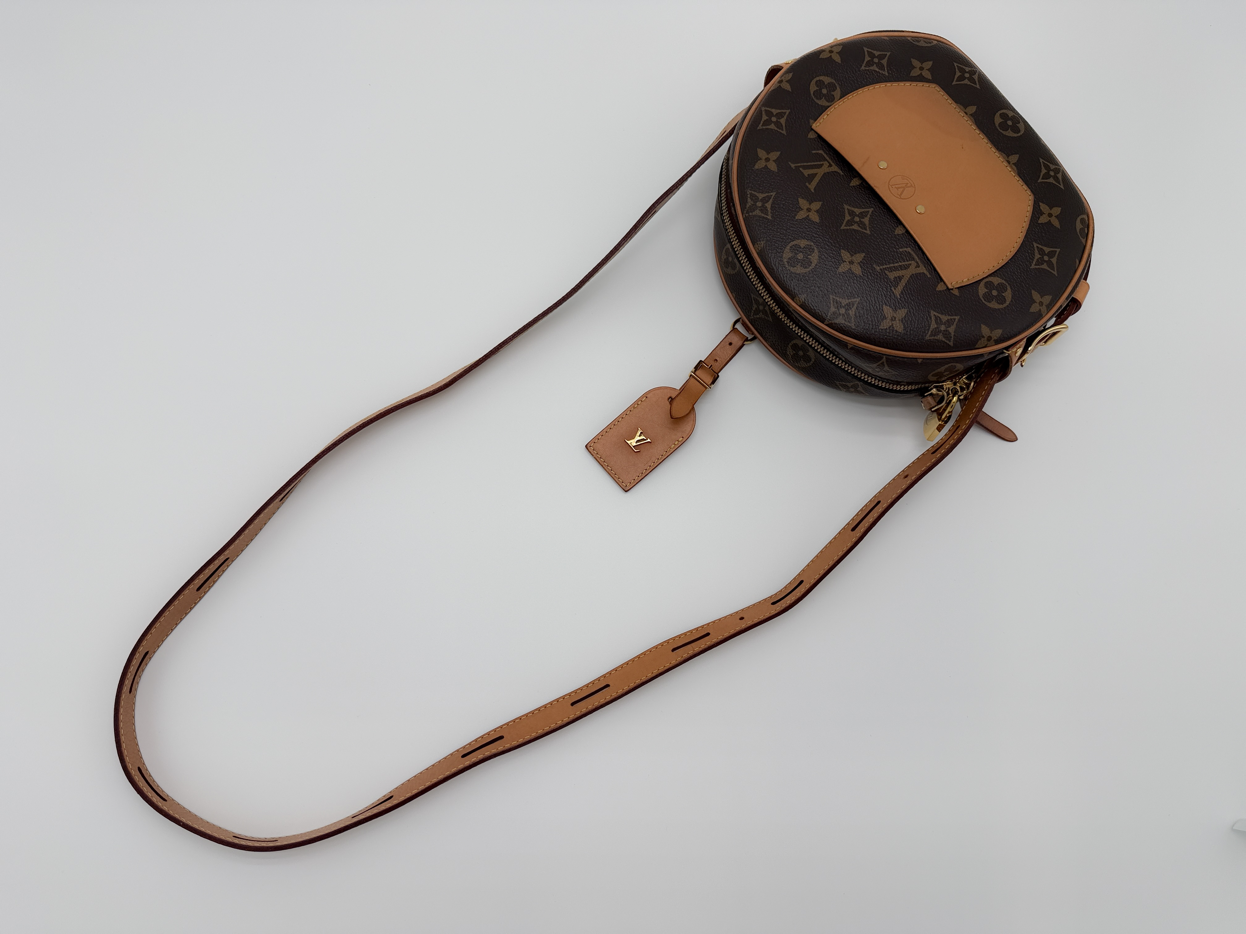 Monogram M45647 Boite Chapeau Spool MM PL3199 Shoulder Bag — view 3