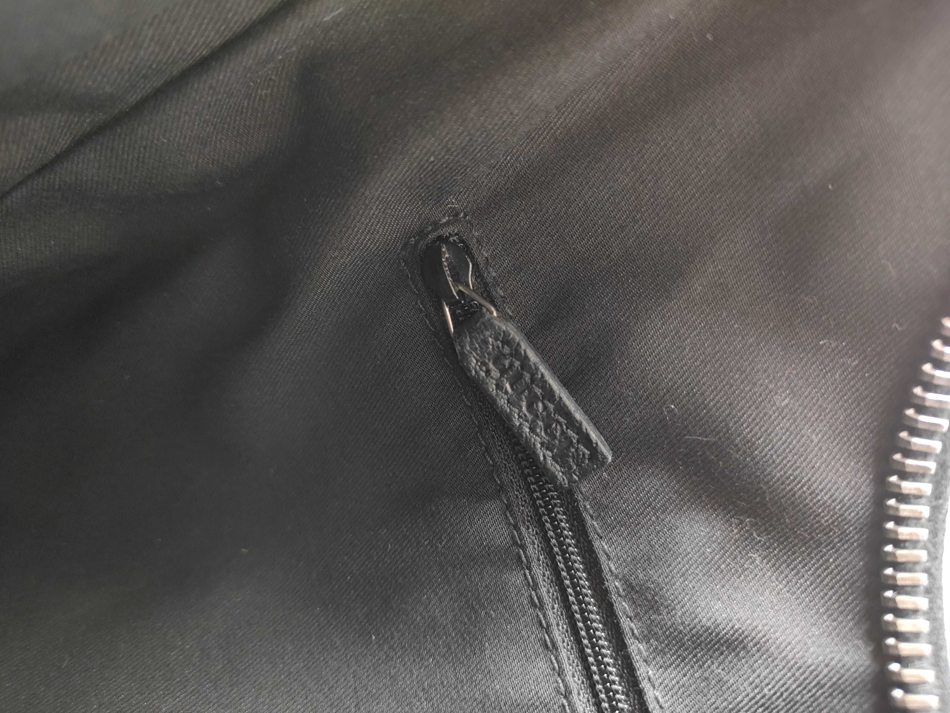 GG Canvas Black One-Shoulder Bag — view 13