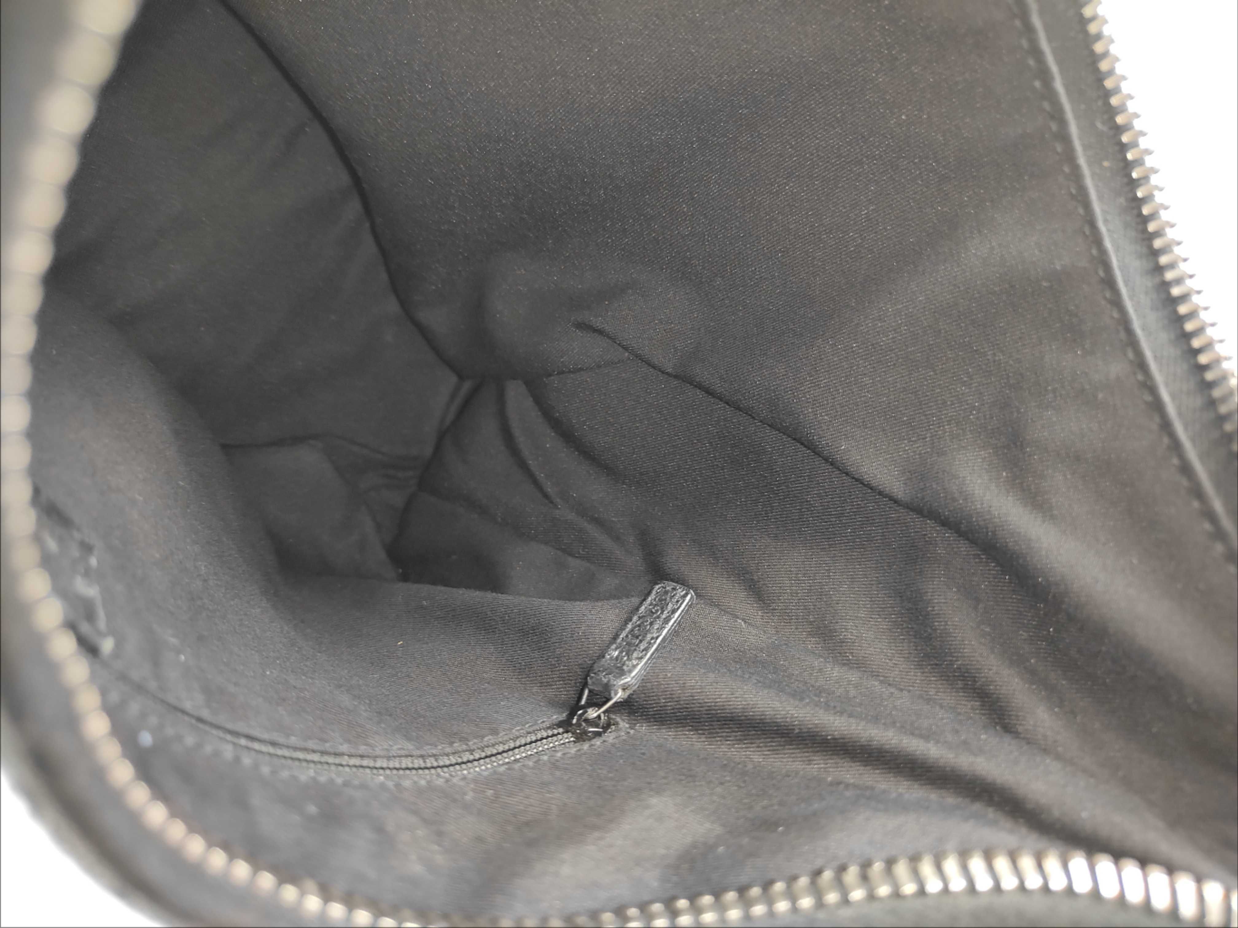 GG Canvas Black One-Shoulder Bag — view 14