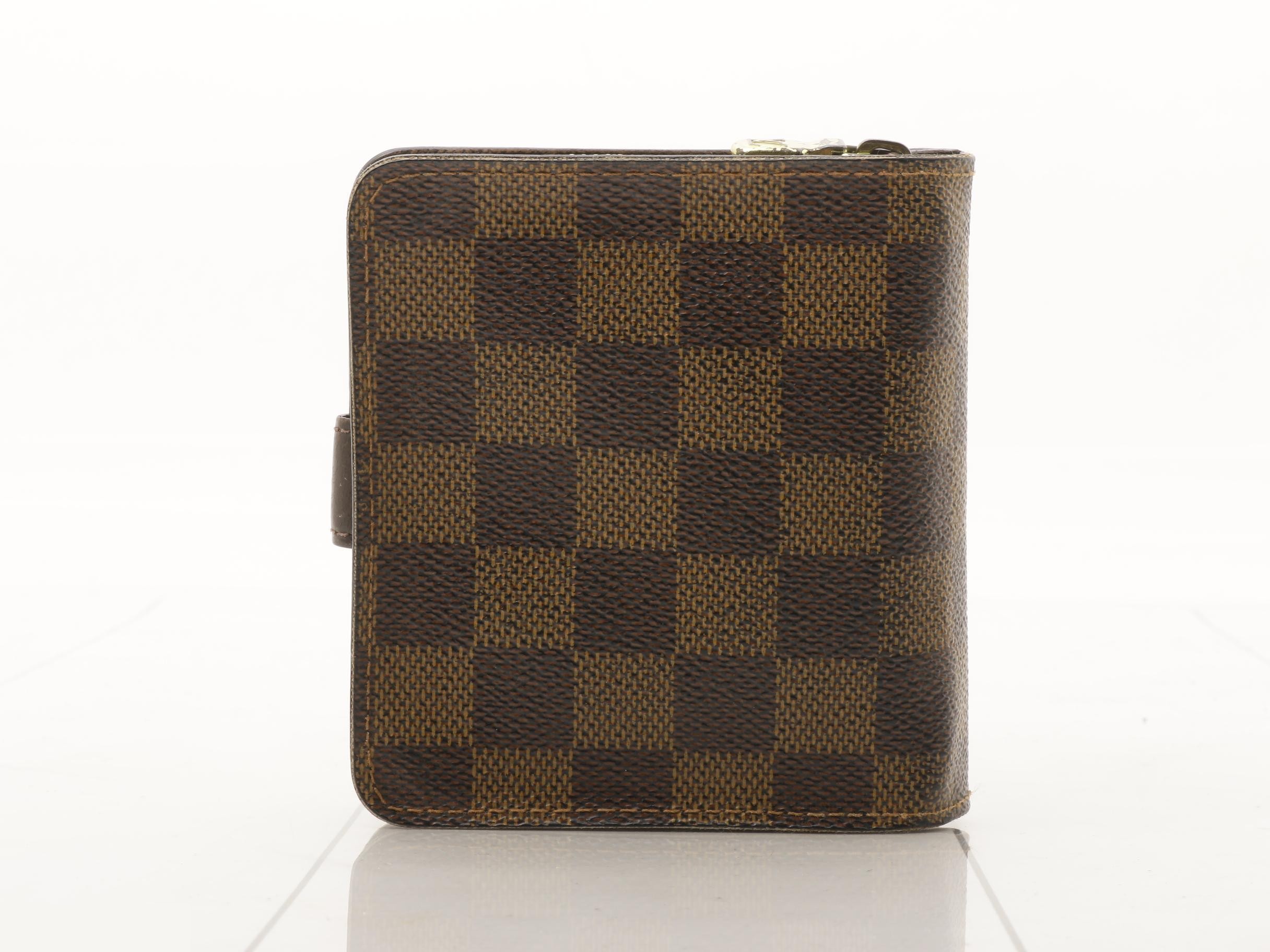 wallet — view 2