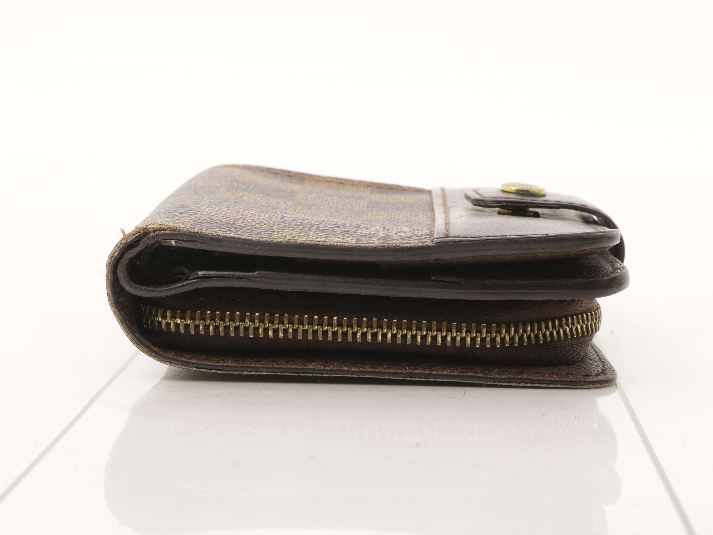 wallet — view 3