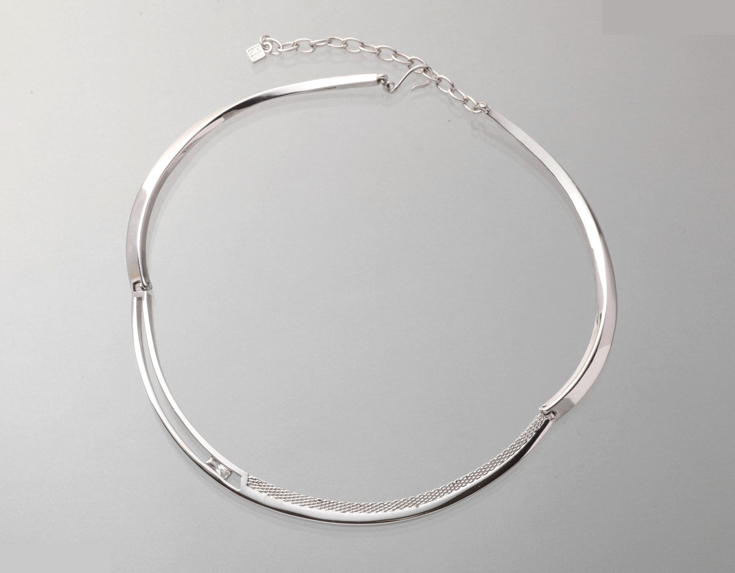 Other lines: Precious metal necklaces and pendants, total length approximately 43 cm. — view 3
