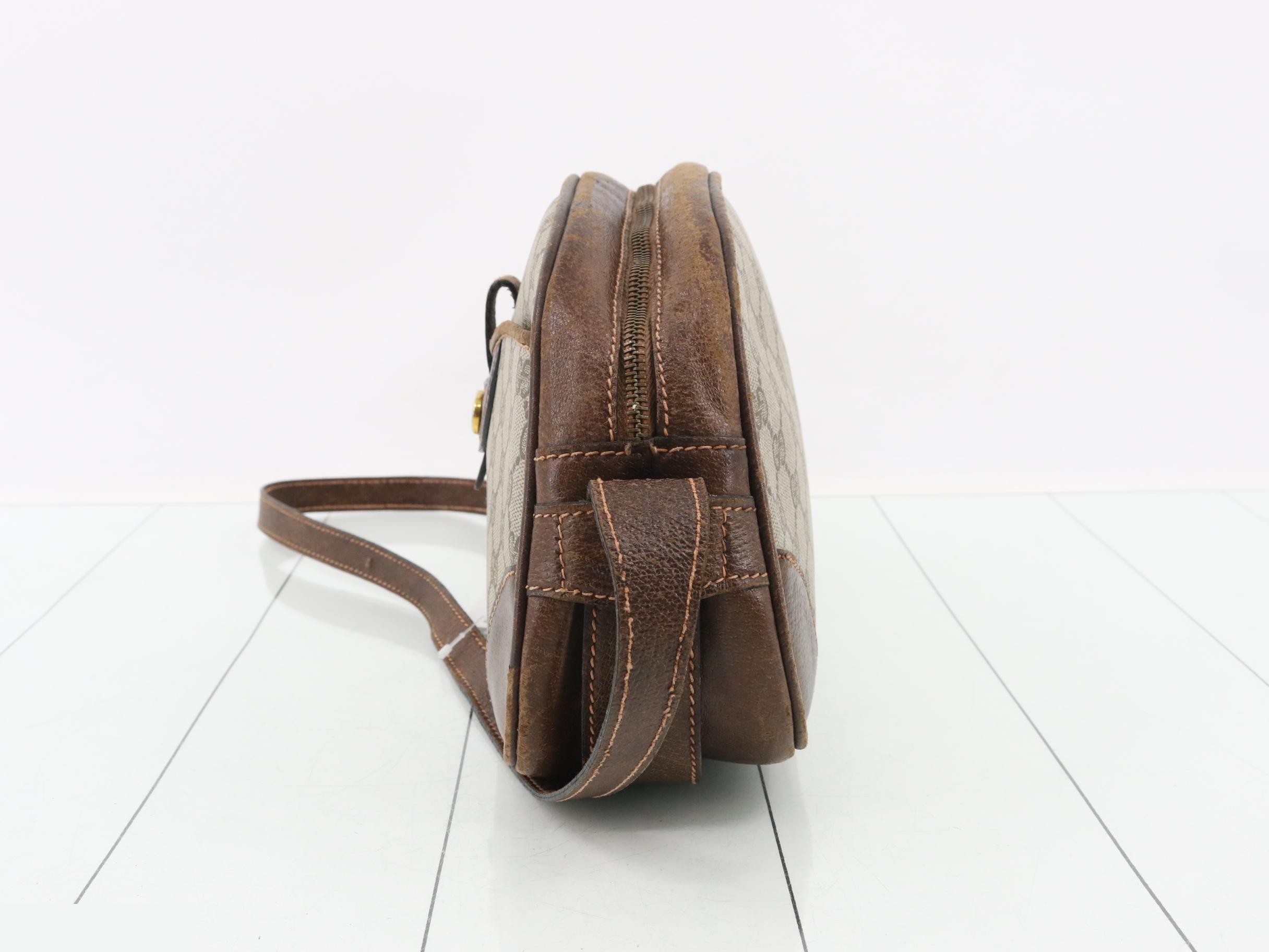 GG Supreme Shoulder Bag — view 3