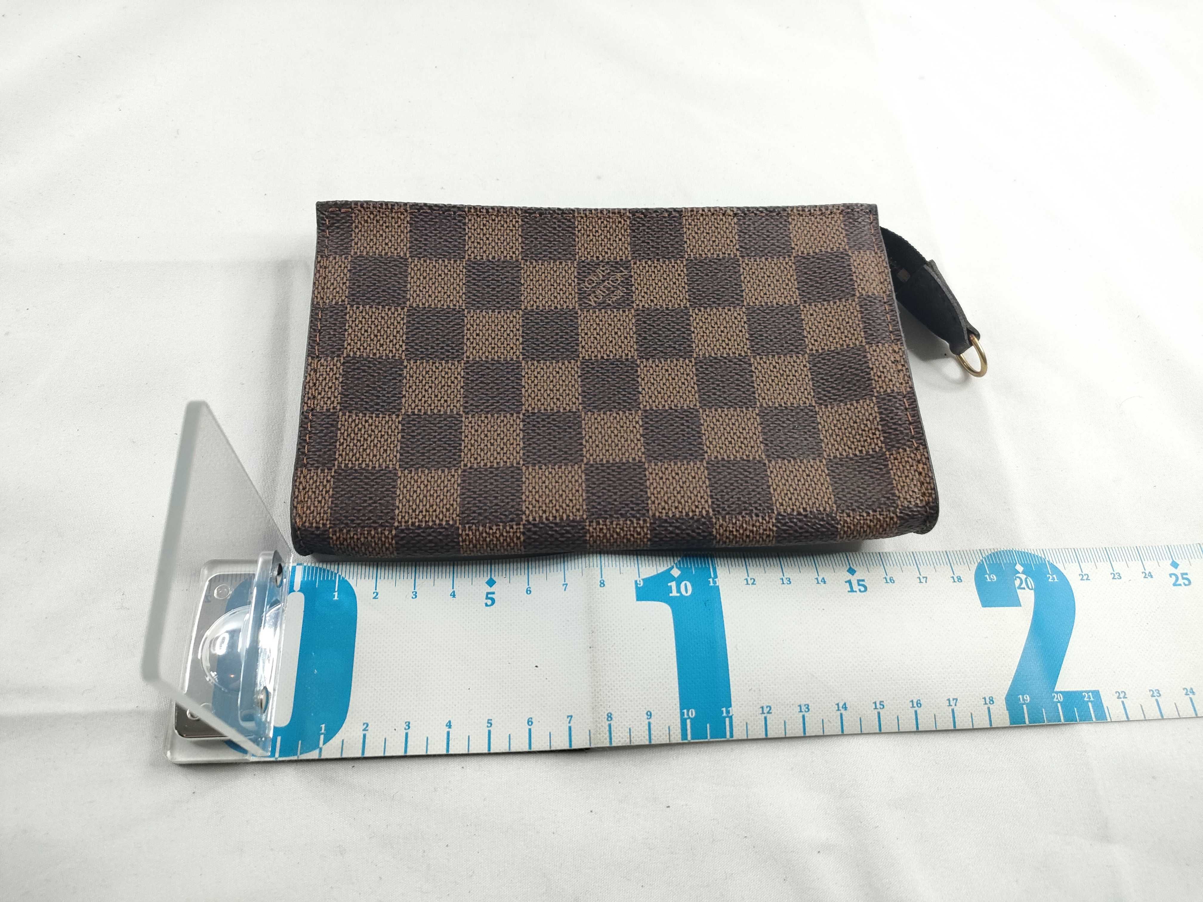 Damier LV Damier Pouch AR0948 Pouch — view 2