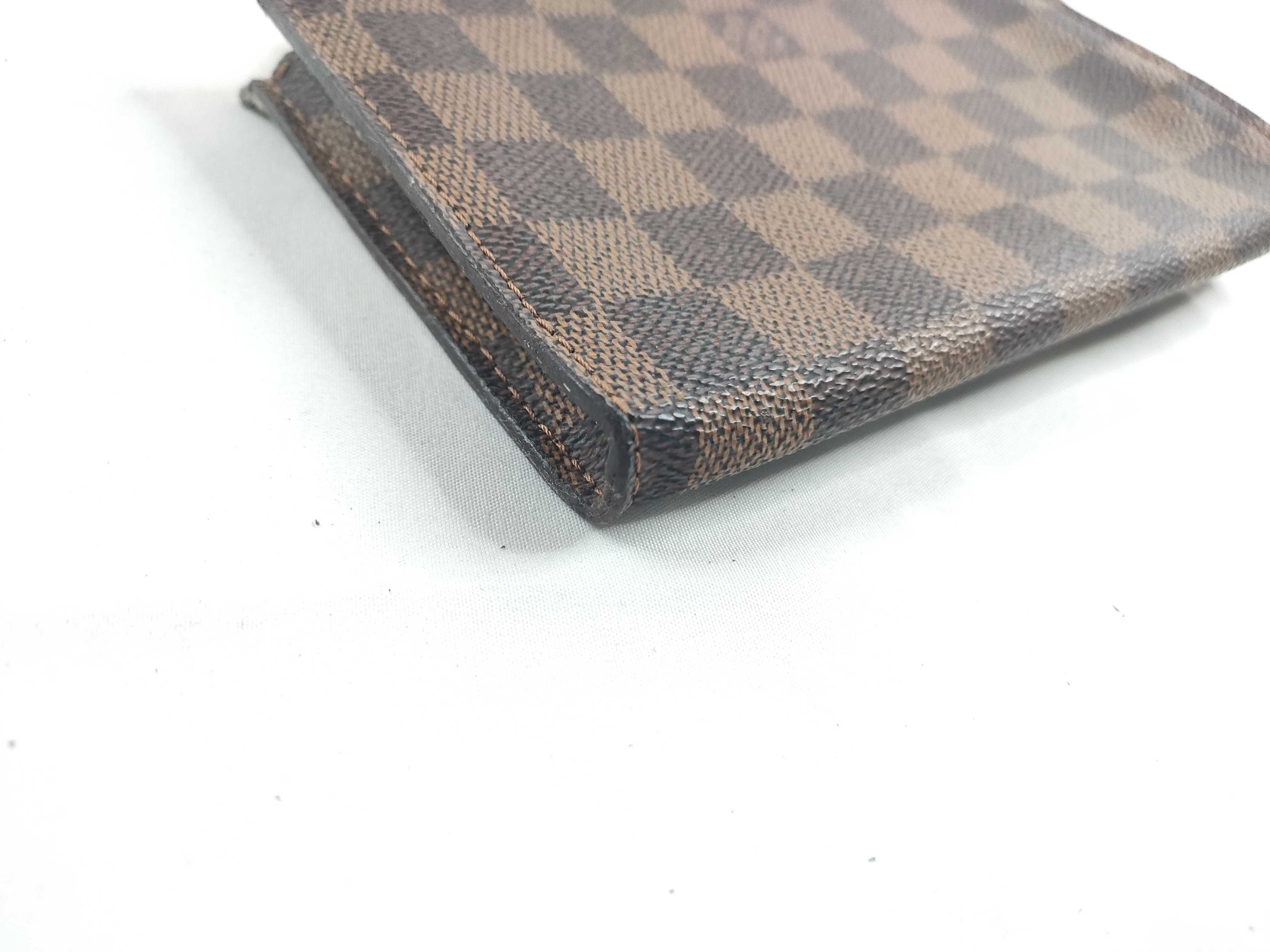 Damier LV Damier Pouch AR0948 Pouch — view 3