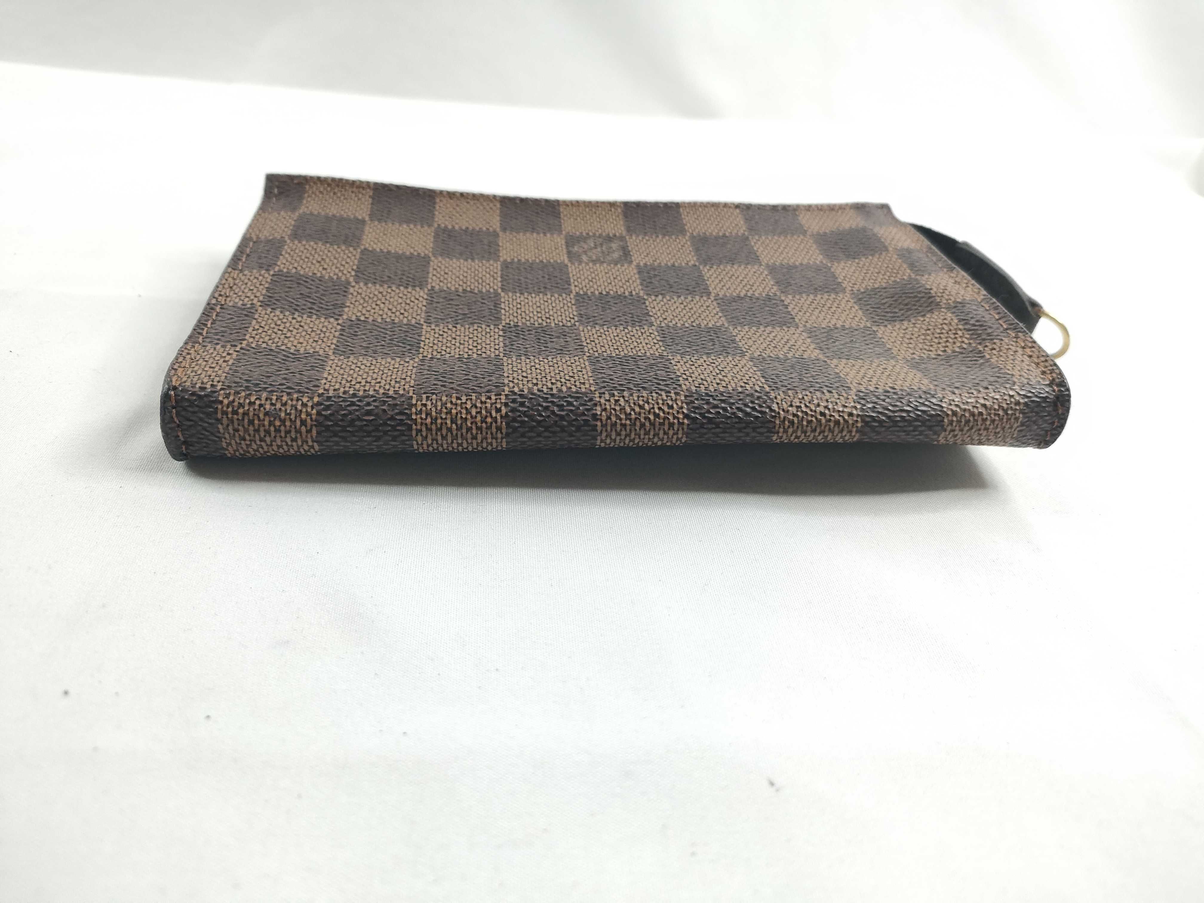 Damier LV Damier Pouch AR0948 Pouch — view 4