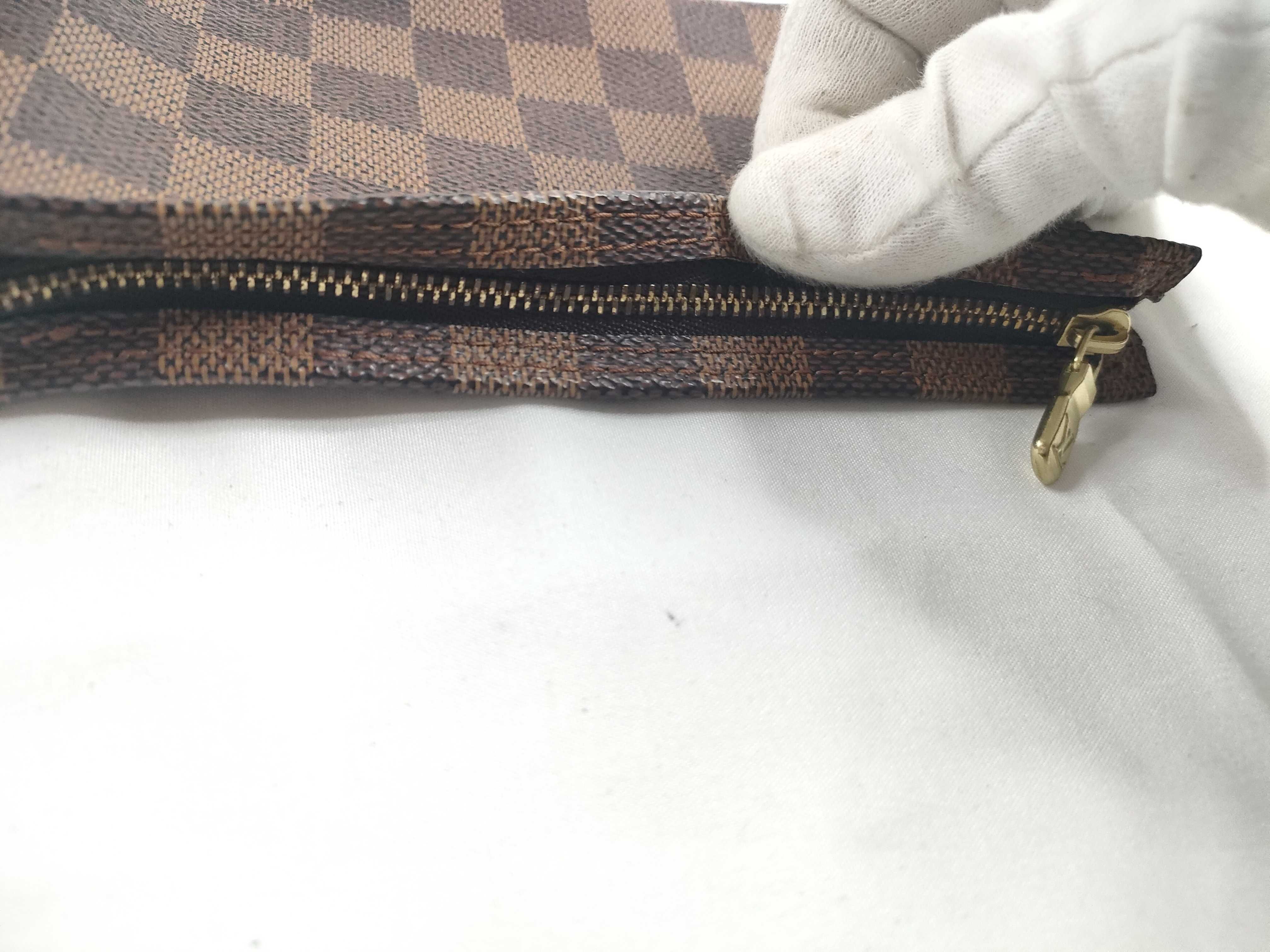 Damier LV Damier Pouch AR0948 Pouch — view 7