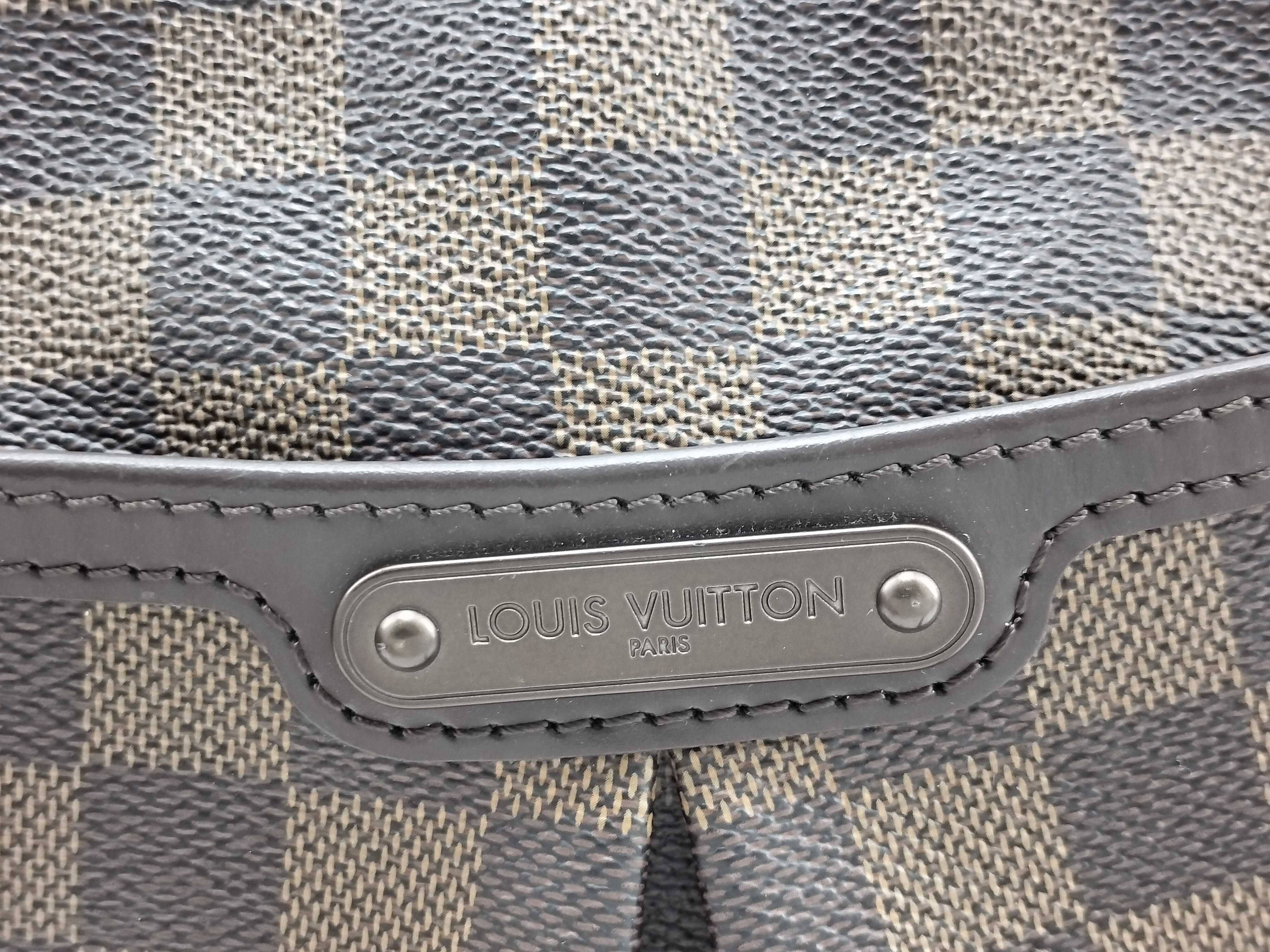 Damier Bloomsbury PM Shoulder Bag — view 11