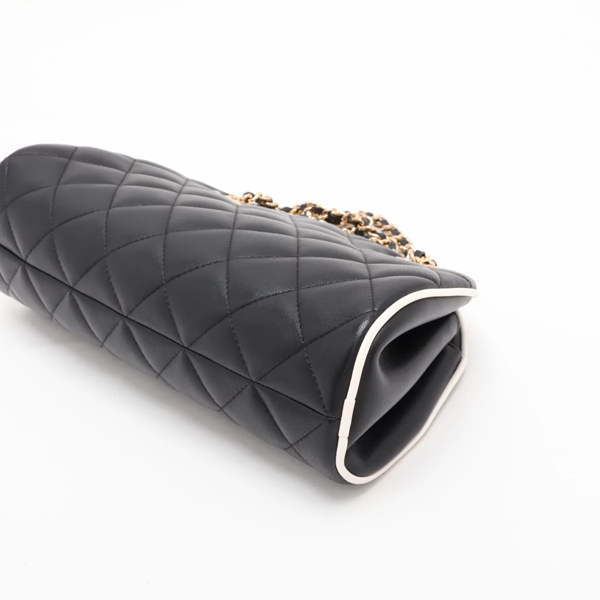 [Individually packaged] Chanel Matelassé Lambskin Chain Shoulder Bag Bowling Bag Black Gold Hardware K6HH849C Random Serial Number — view 3