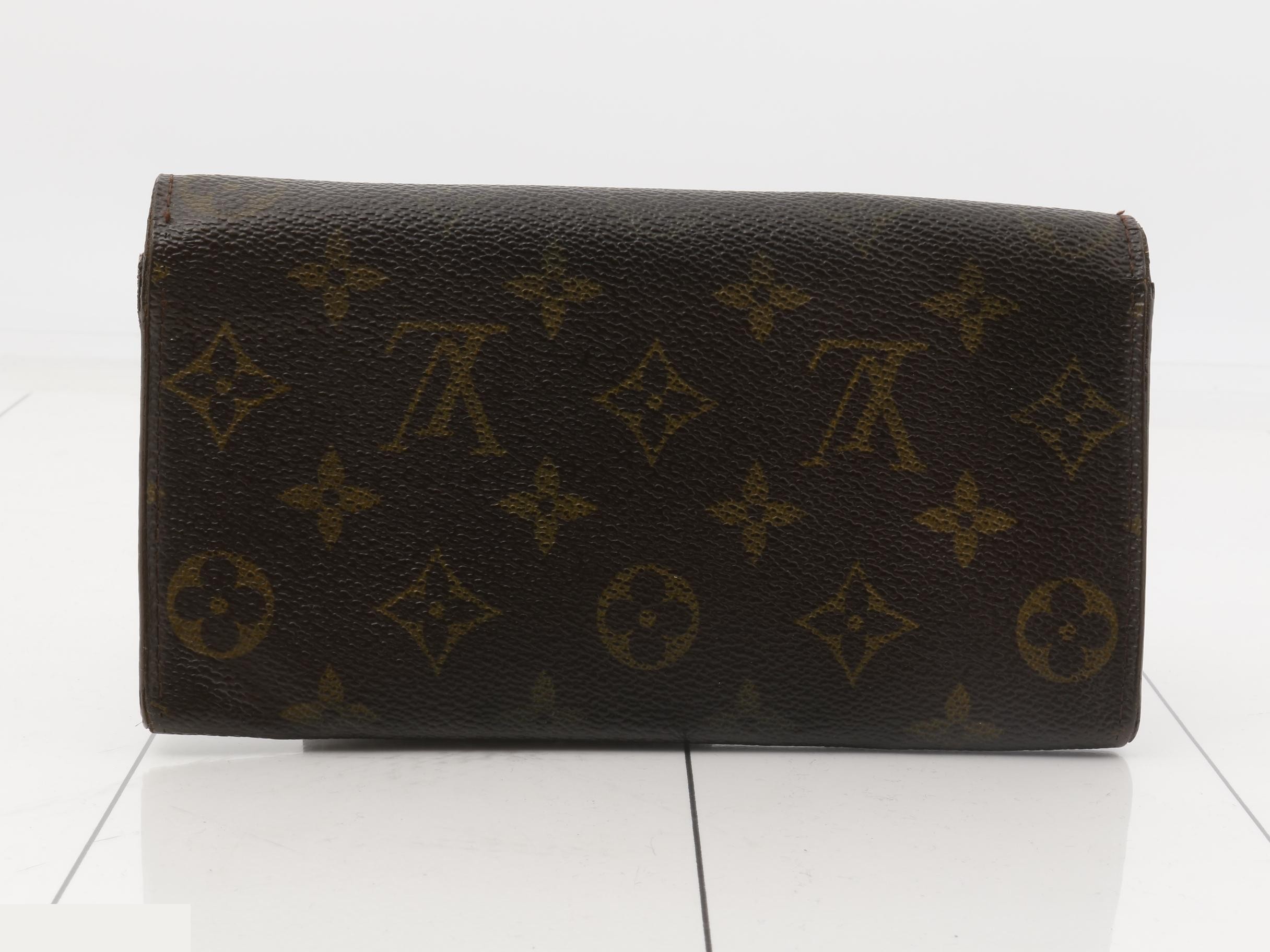 wallet — view 2