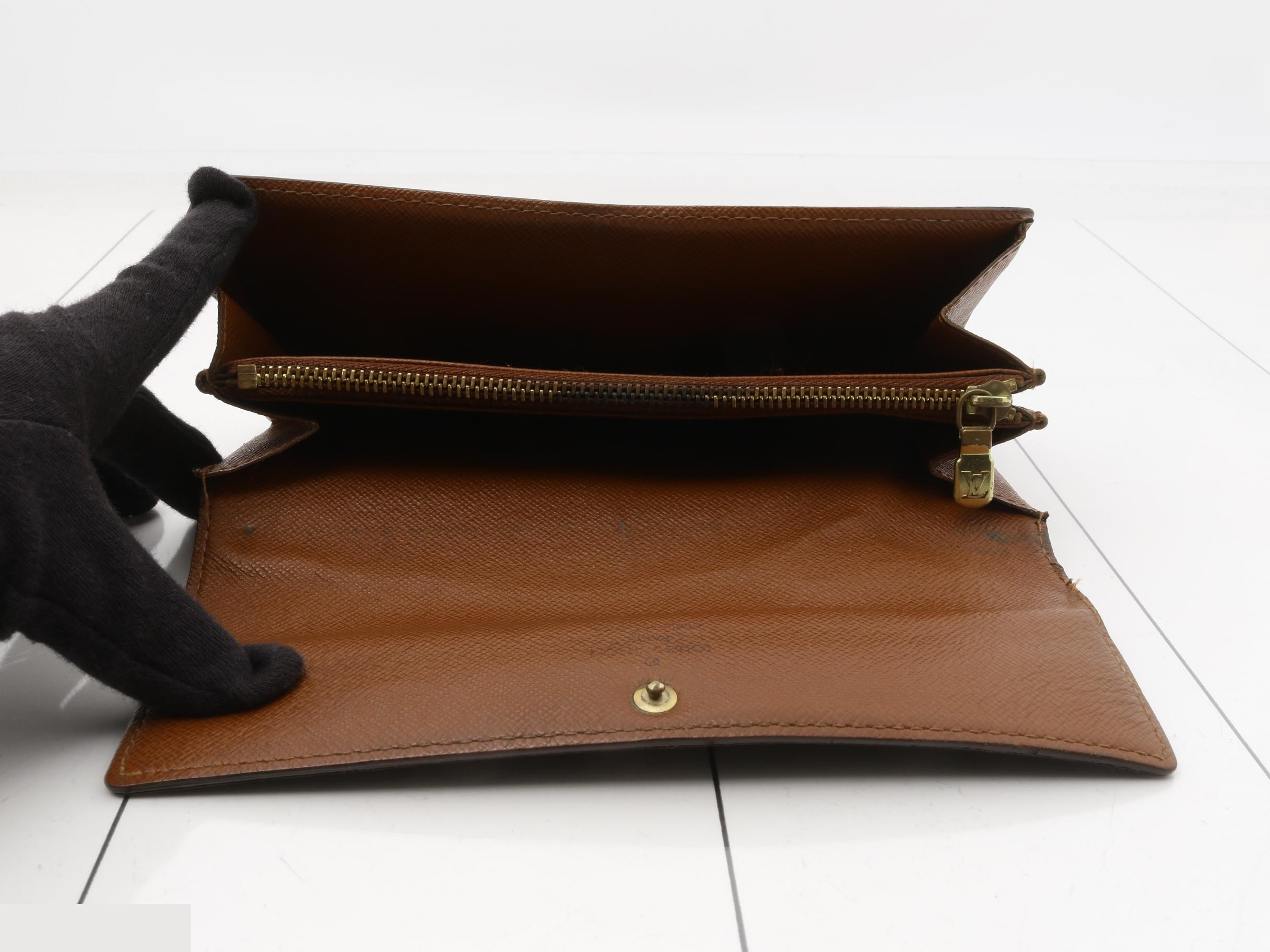 wallet — view 4
