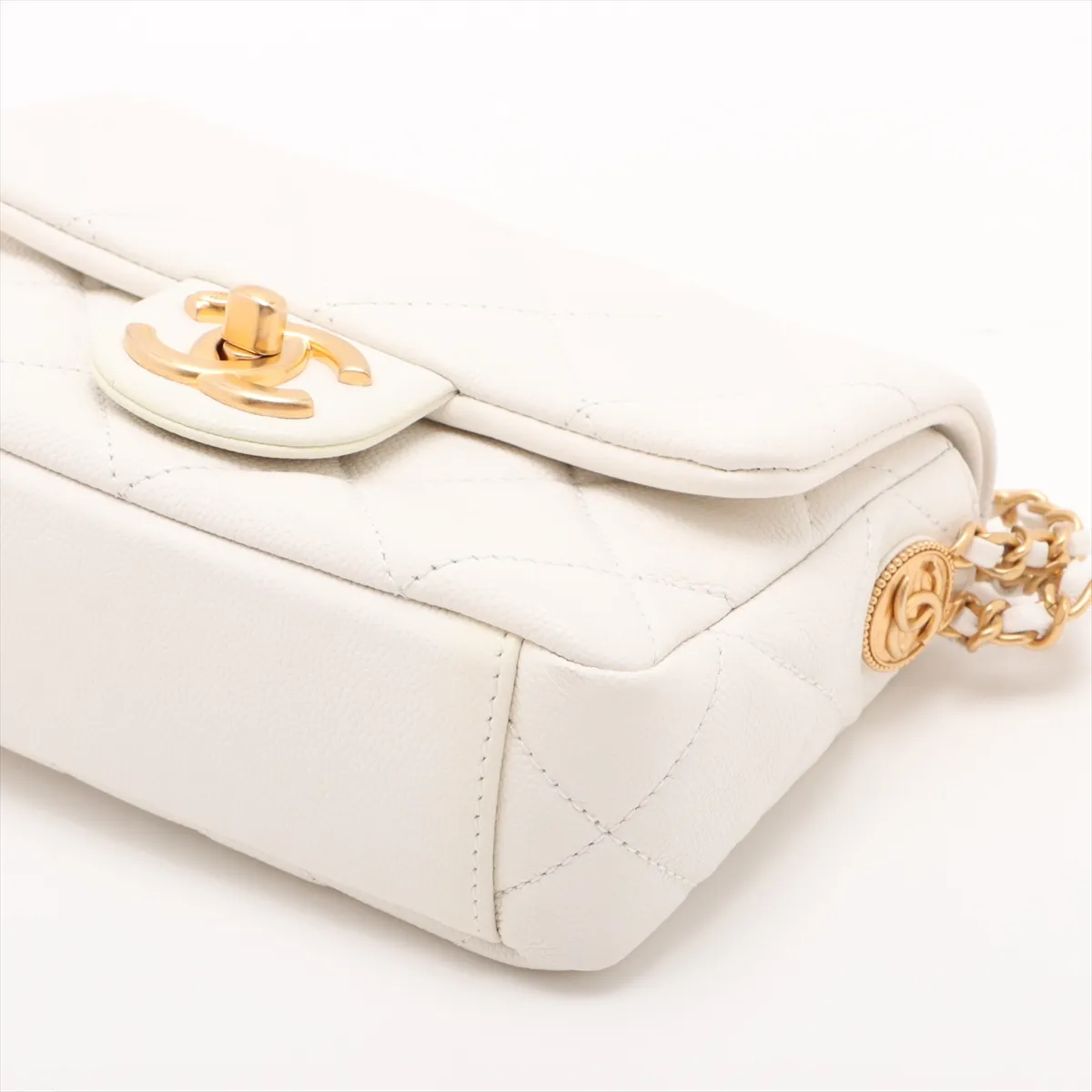 Matelasse caviar skin chain shoulder bag white gold hardware E07JLC09 random plate — view 3
