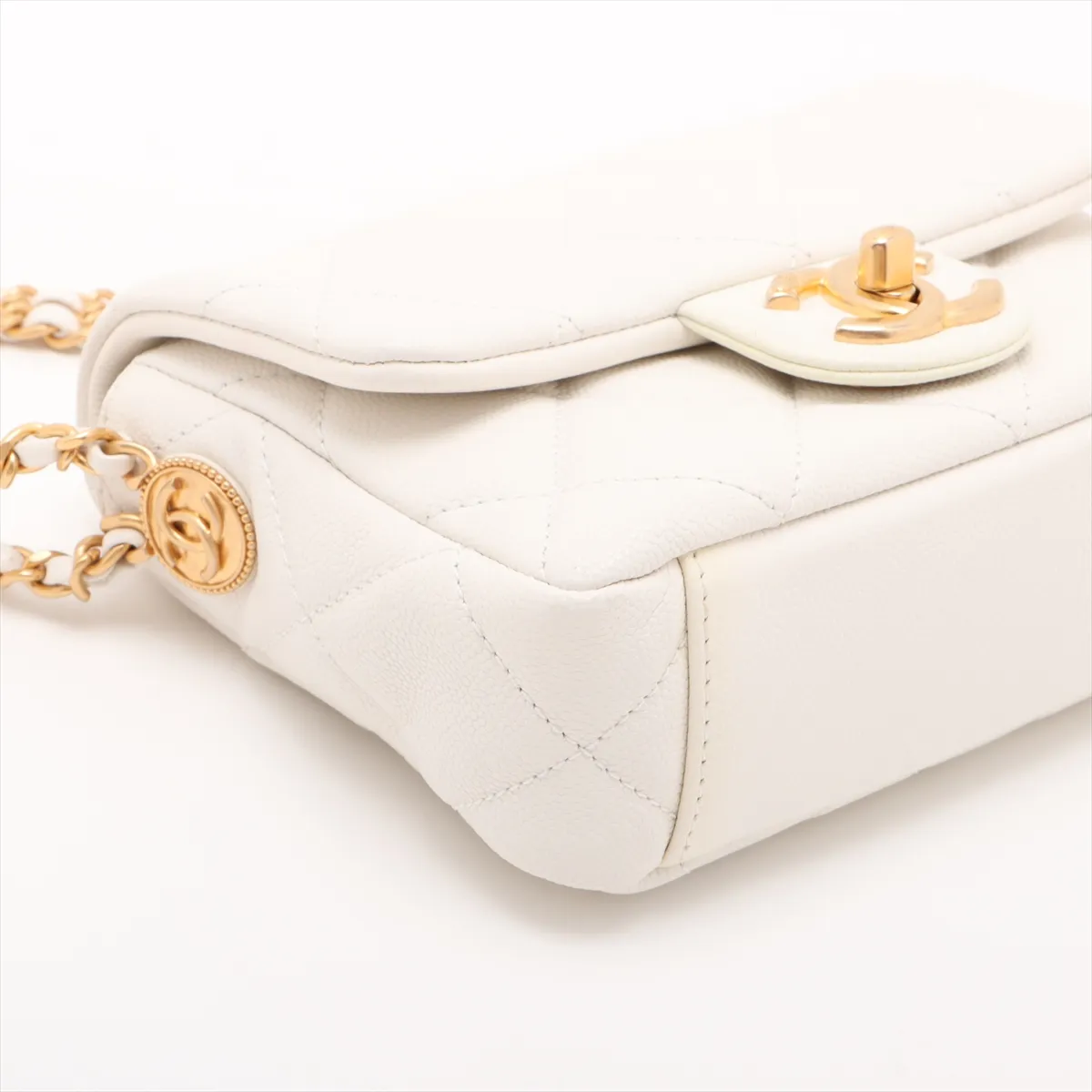 Matelasse caviar skin chain shoulder bag white gold hardware E07JLC09 random plate — view 4