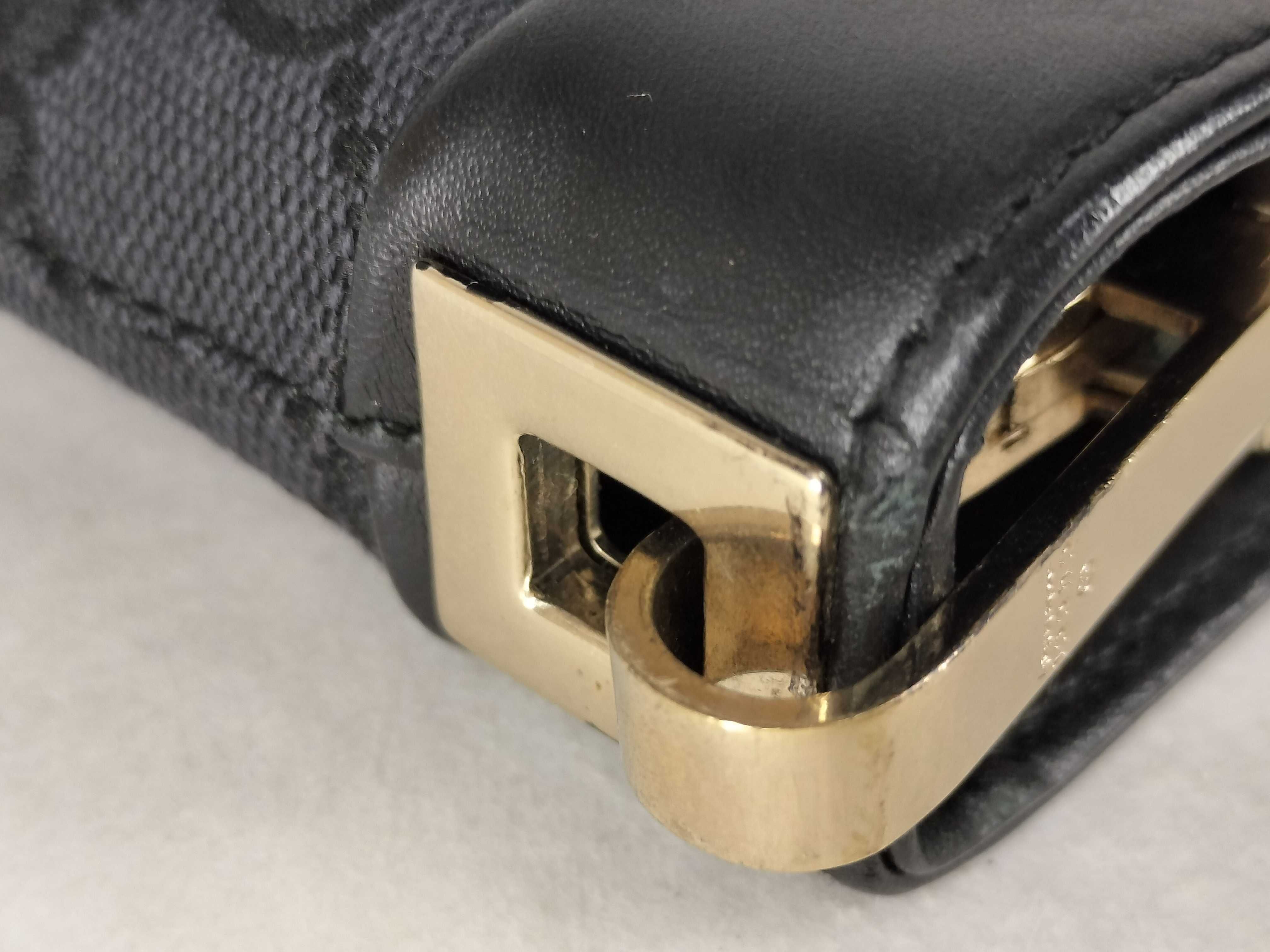 GG Canvas One-Shoulder Bag — view 15