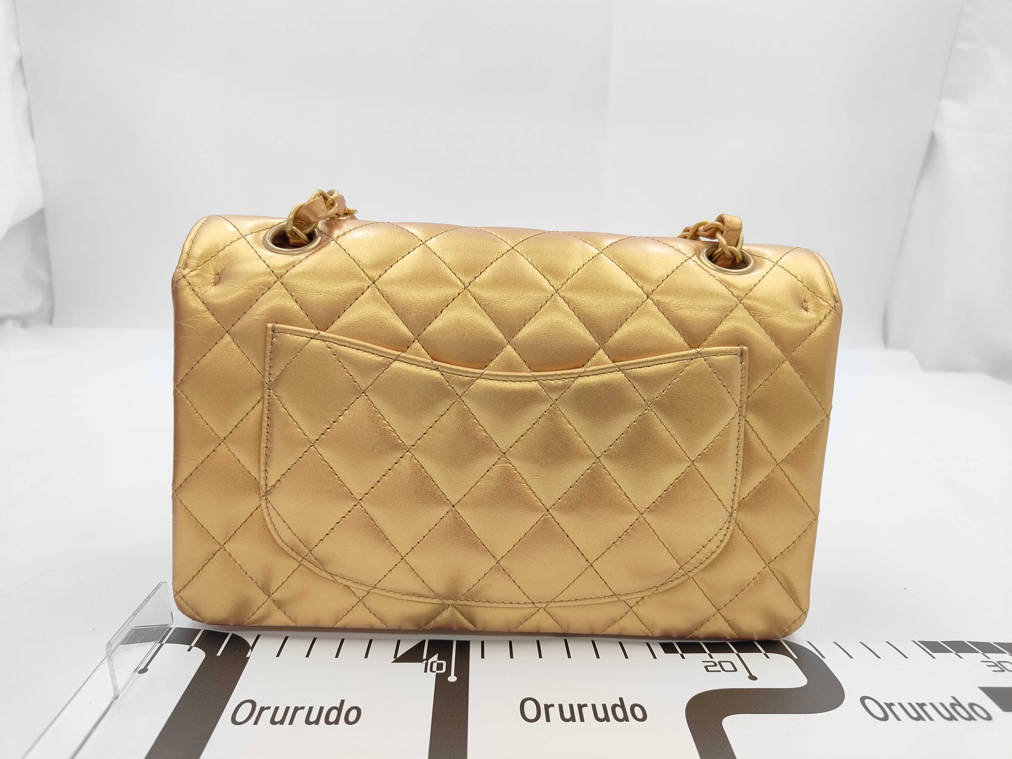 Matelassé 23 Lambskin Metallic Gold Hardware Double Flap Shoulder Bag with Serial Number Plate — view 2