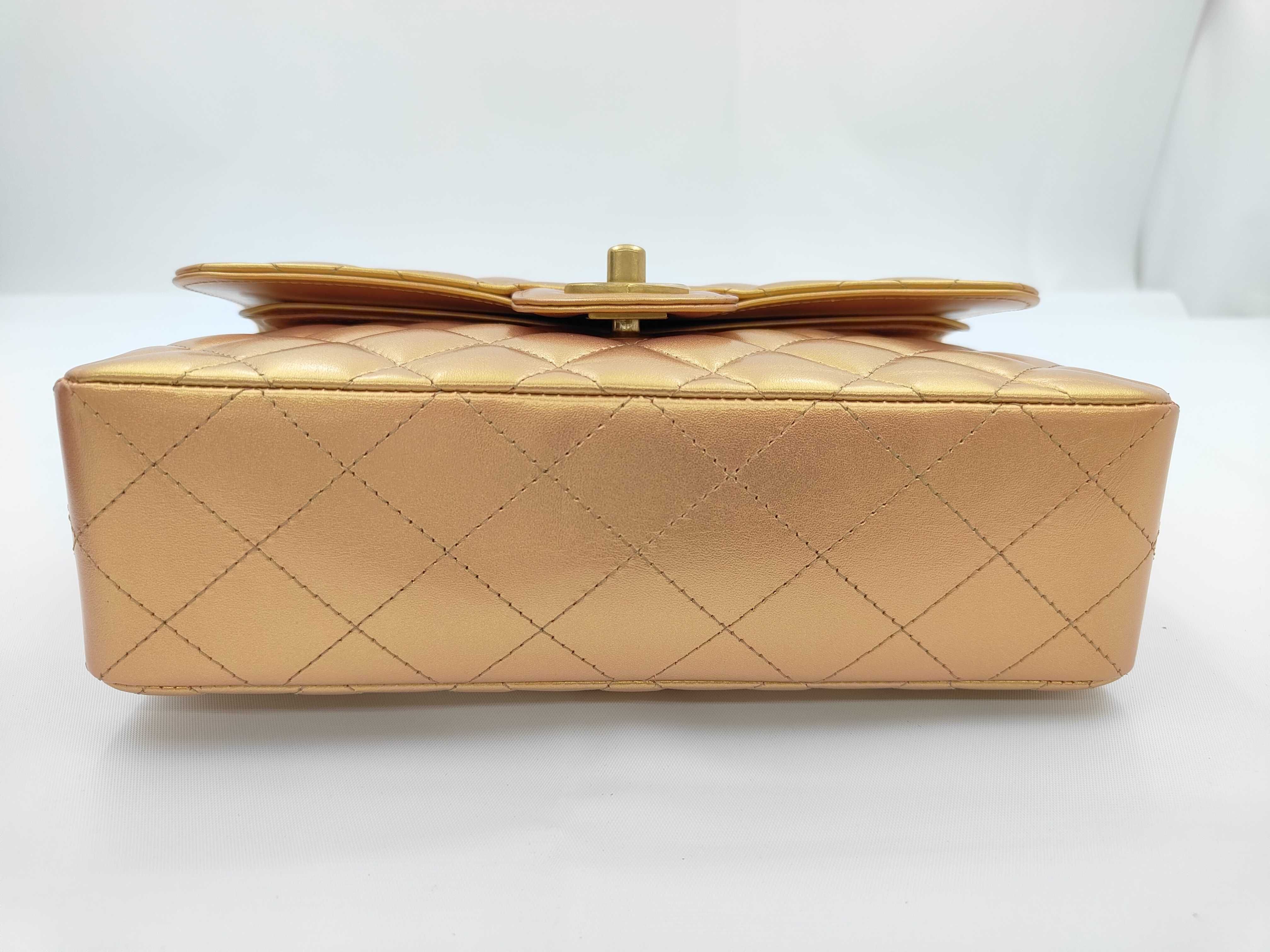 Matelassé 23 Lambskin Metallic Gold Hardware Double Flap Shoulder Bag with Serial Number Plate — view 5