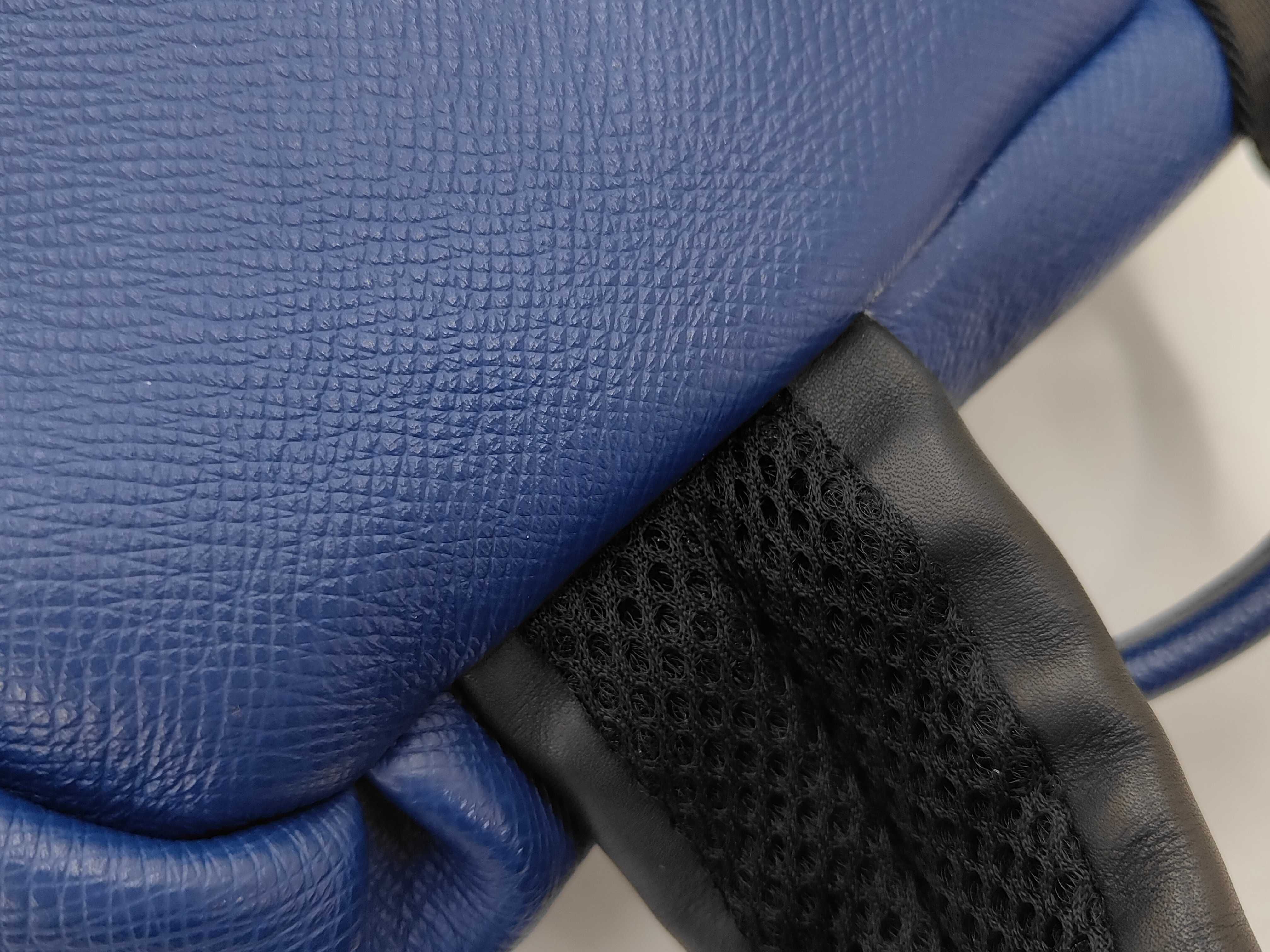 Taiga LV Louis Vuitton Leather Discovery Backpack Rucksack — view 7