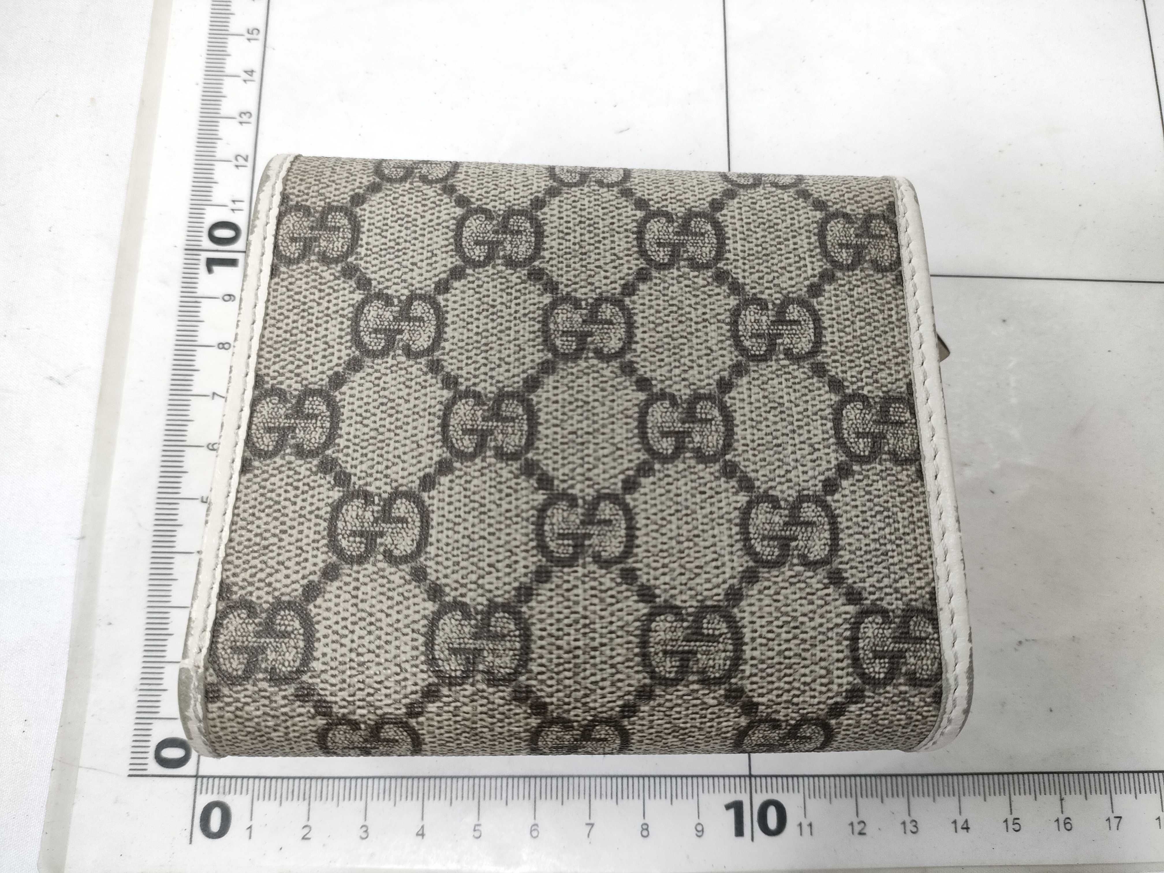 wallet — view 2