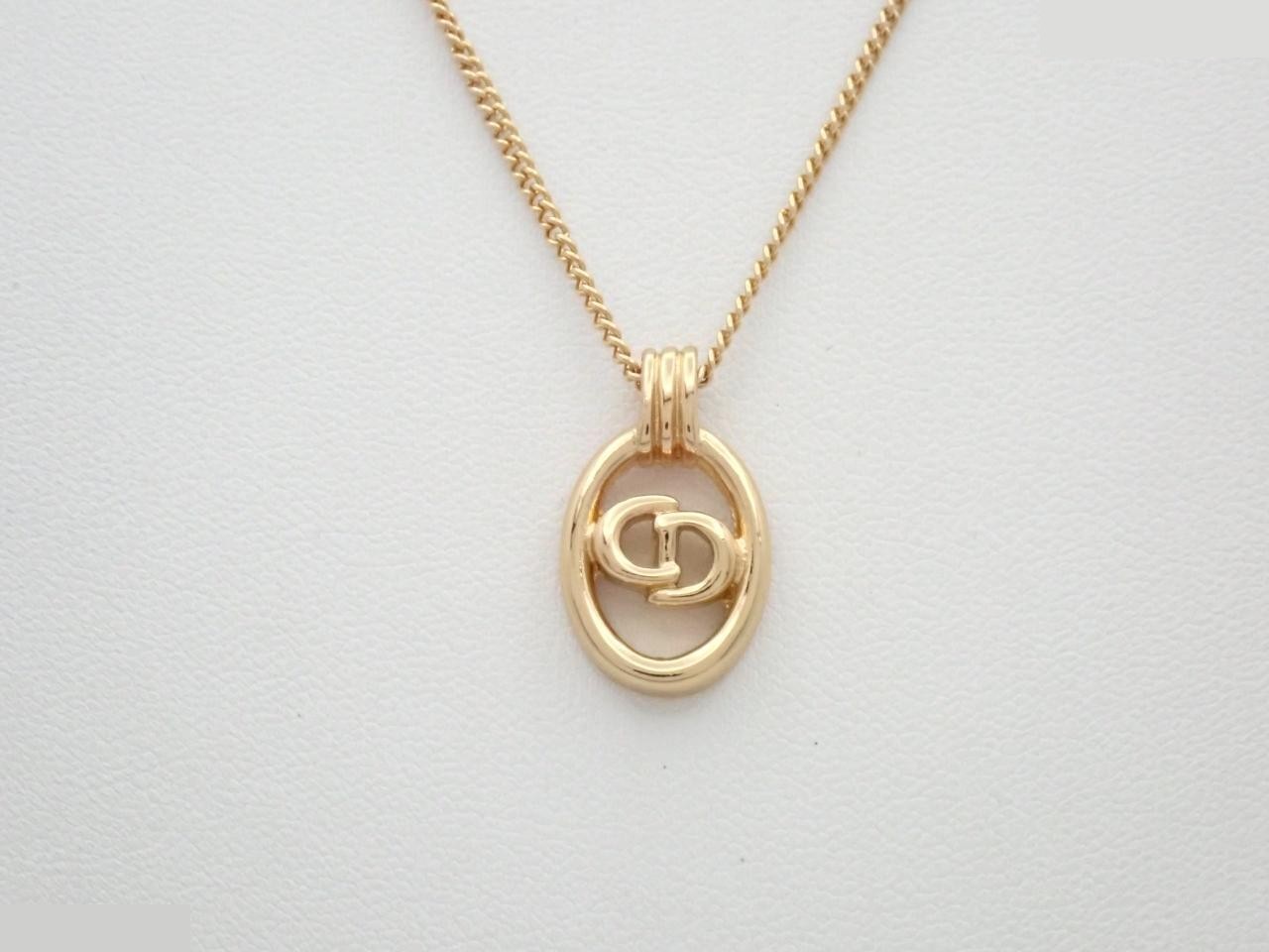 Gold necklace, neck circumference approximately 50cm