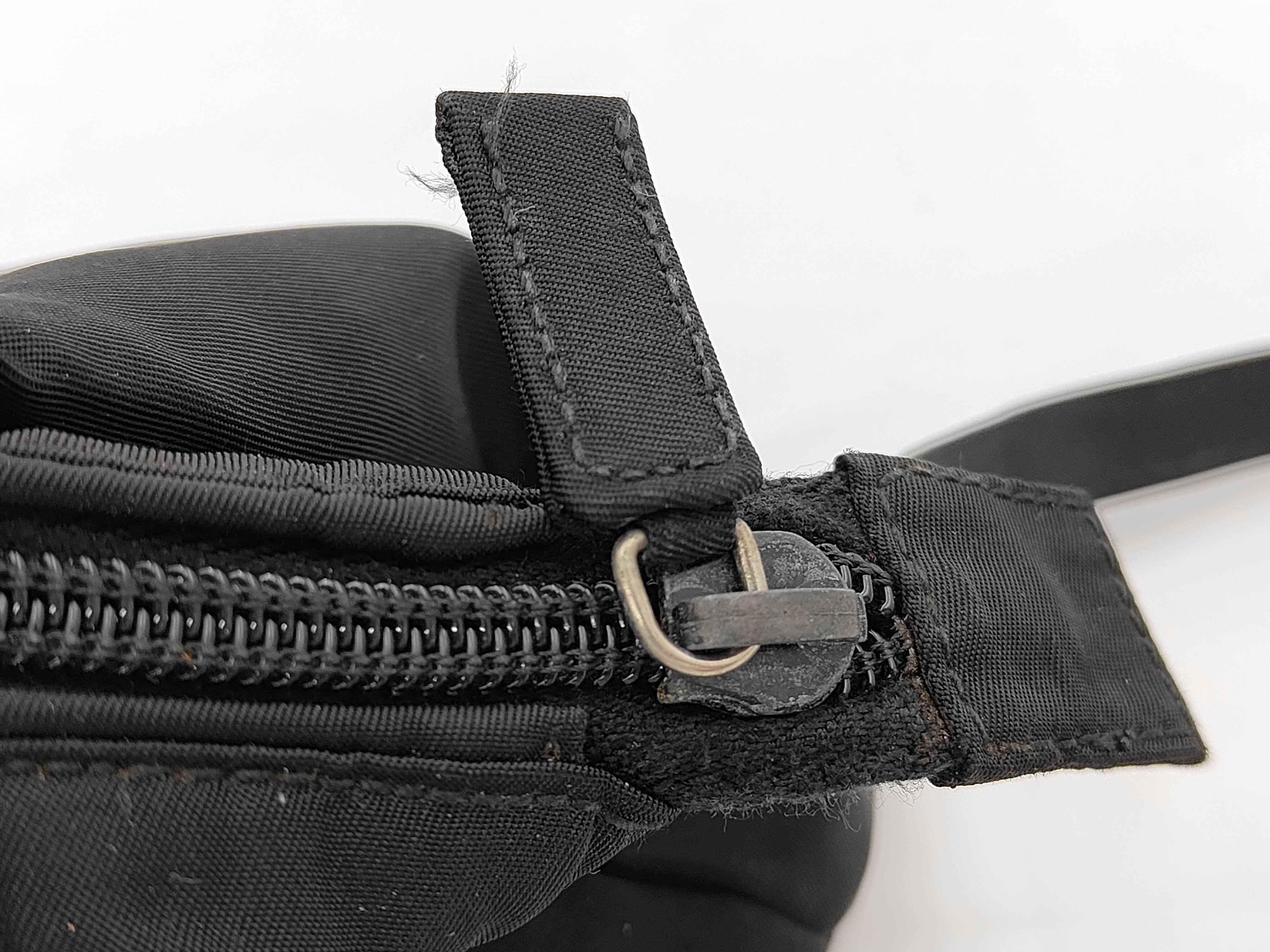black pouch, with accessories, shoulder bag. — view 14