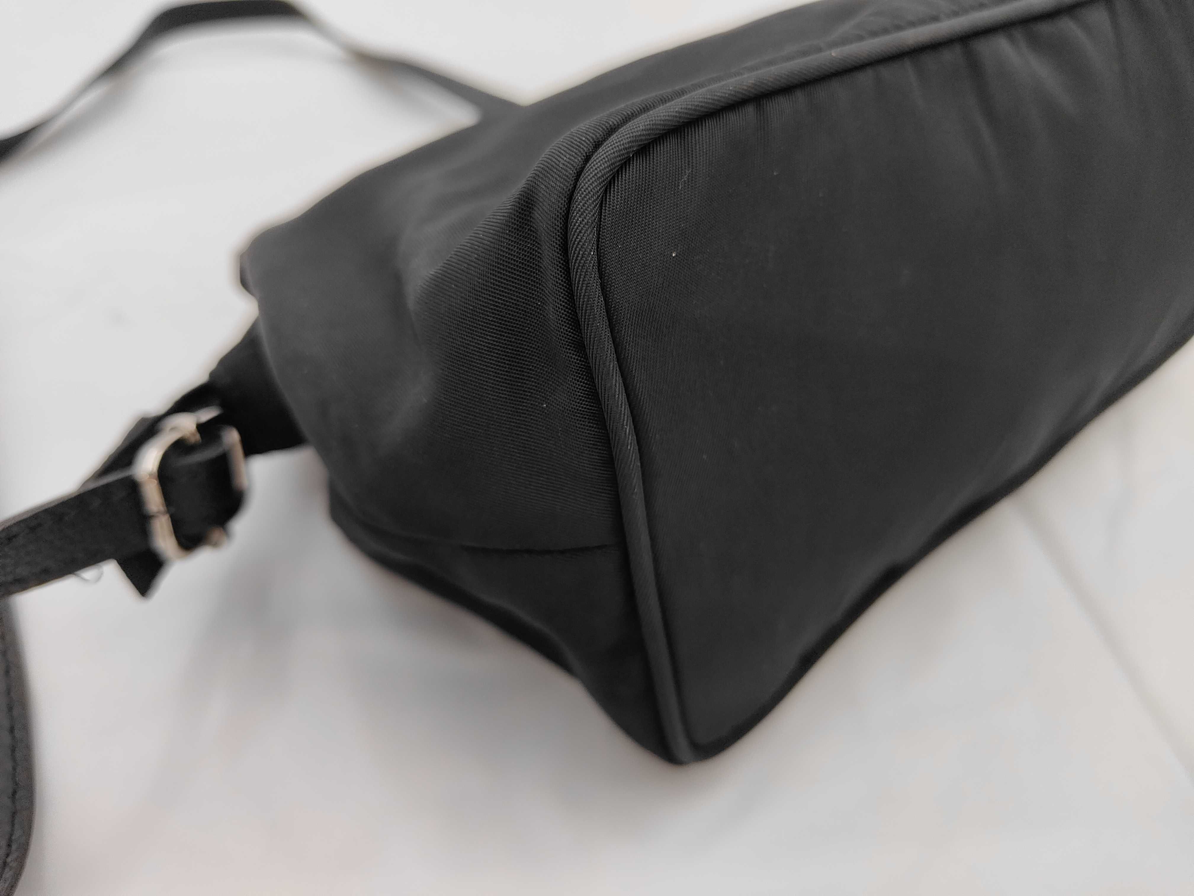 black pouch, with accessories, shoulder bag. — view 7