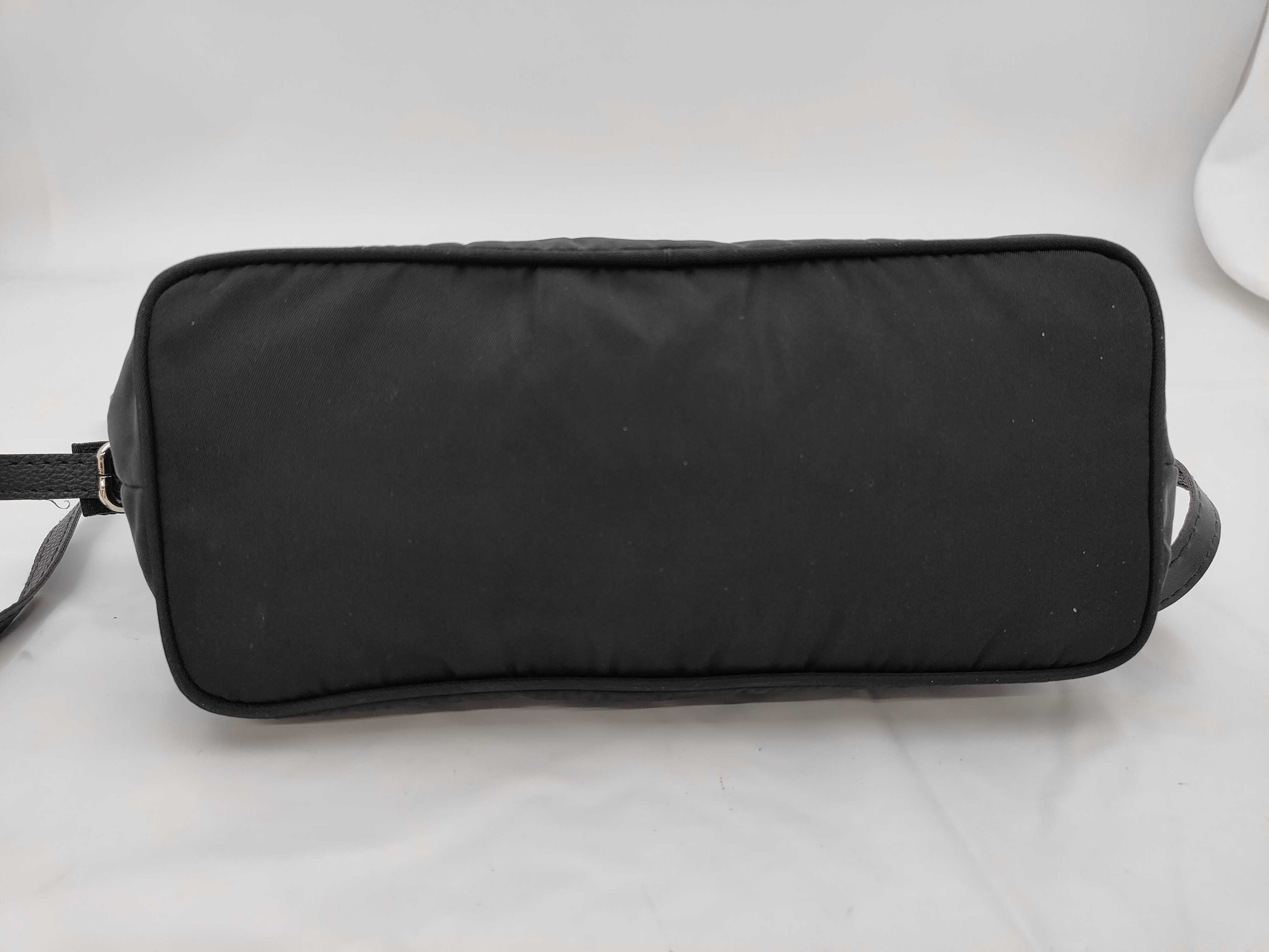 black pouch, with accessories, shoulder bag. — view 8