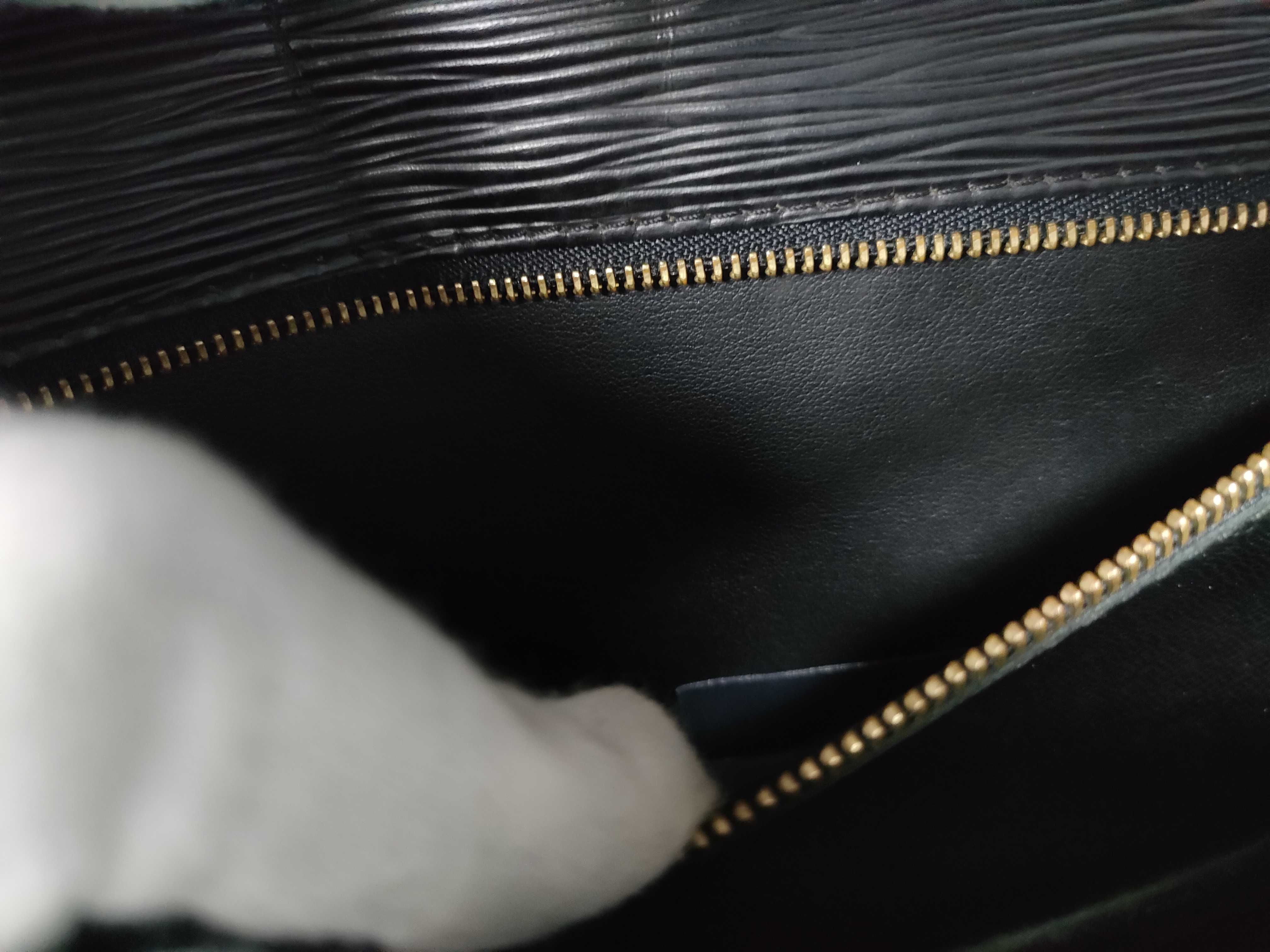 Epi Pochette Sellier Dragonne Second Bag — view 15