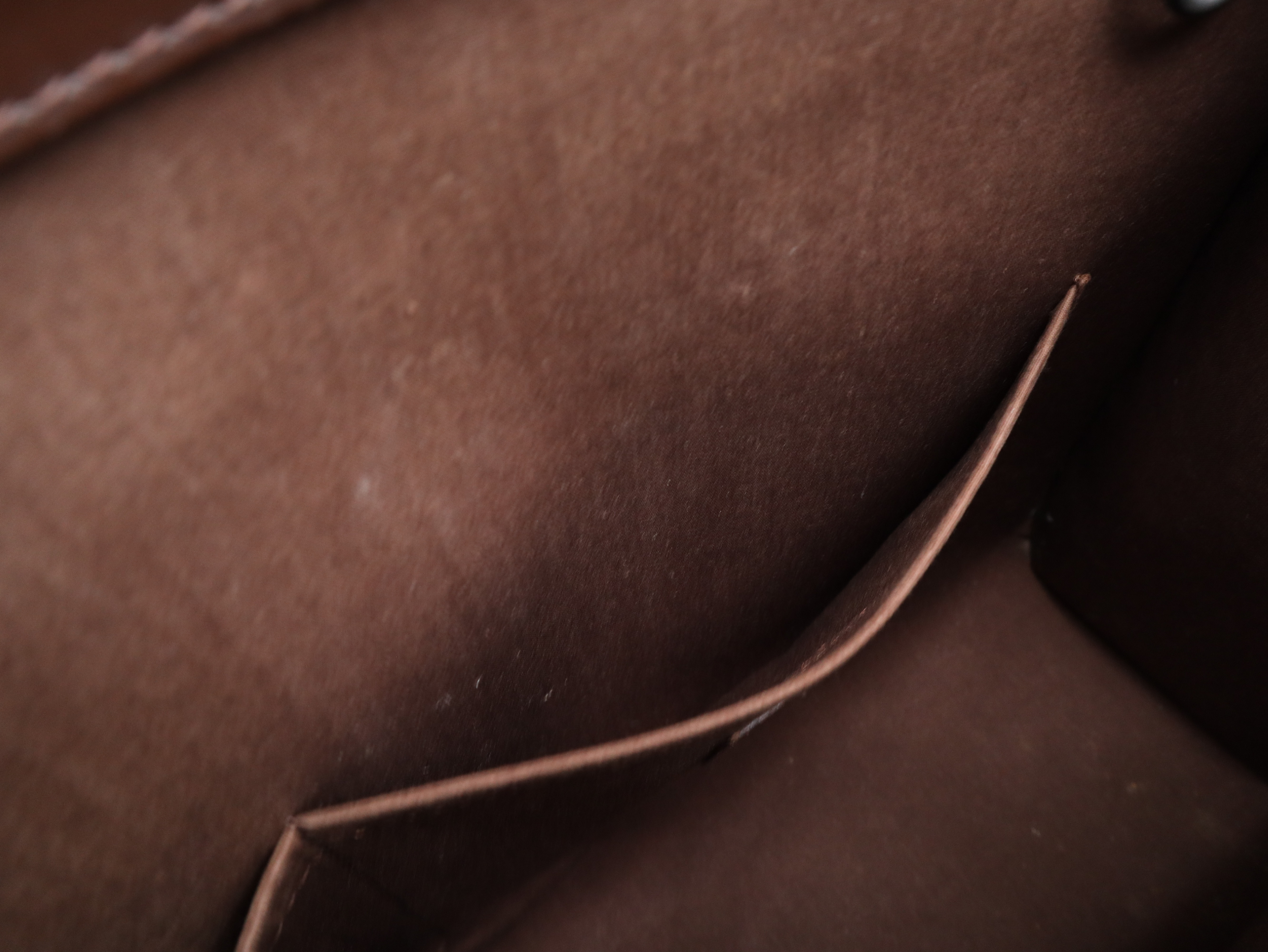 M5249D Epi Croisette PM Mocha Tote Bag — view 11