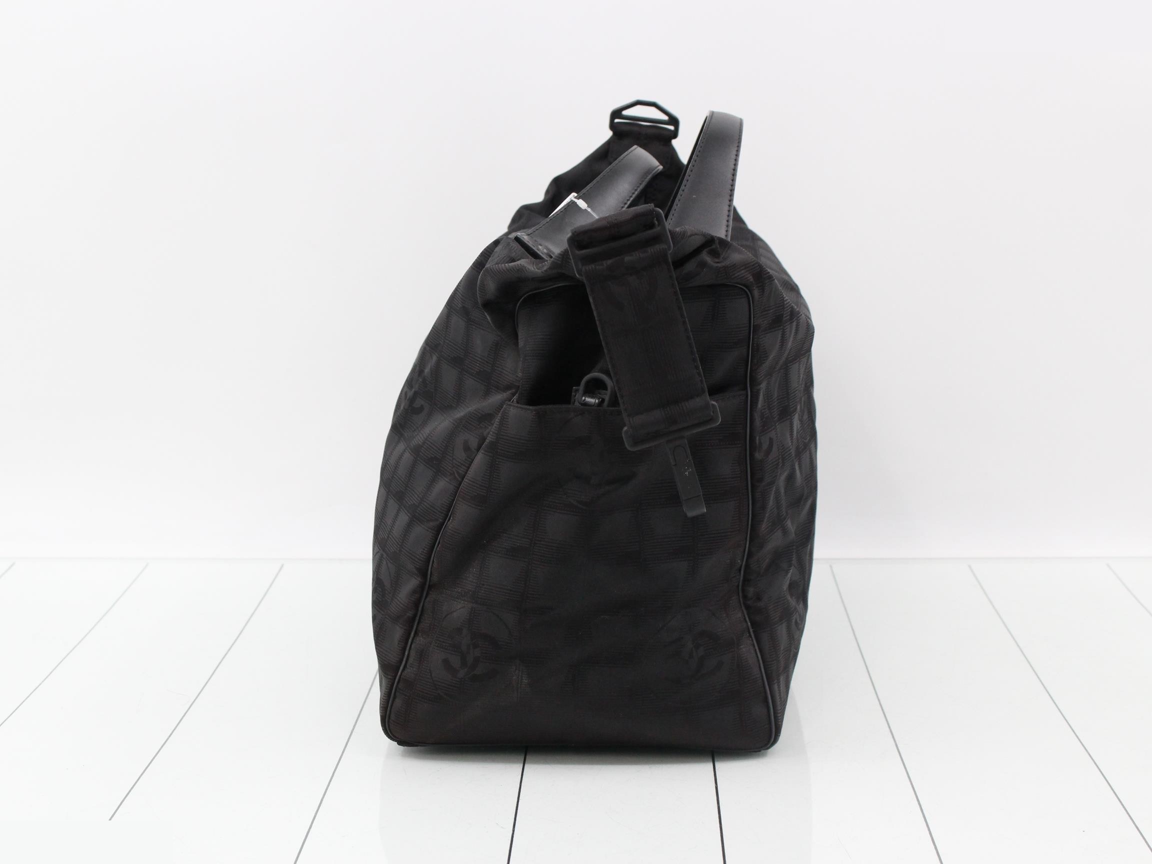 New Travel Line Boston Bag, with belt and guarantee. — view 3