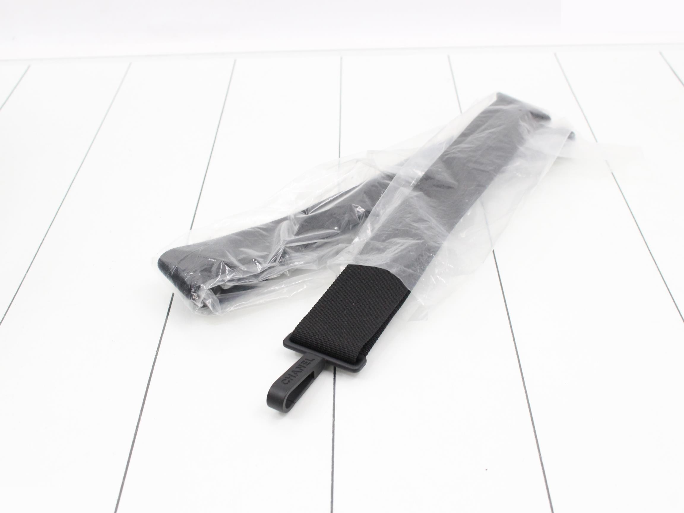 New Travel Line Boston Bag, with belt and guarantee. — view 7