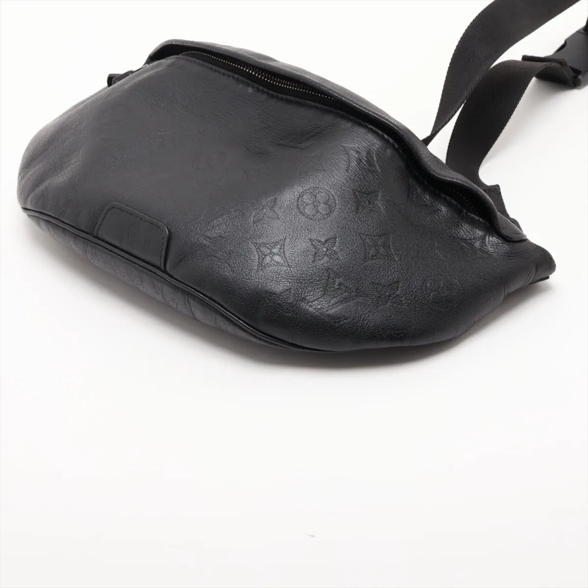 Monogram Shadow Discovery Bum Bag PM M46036 MI4199 Black — view 3